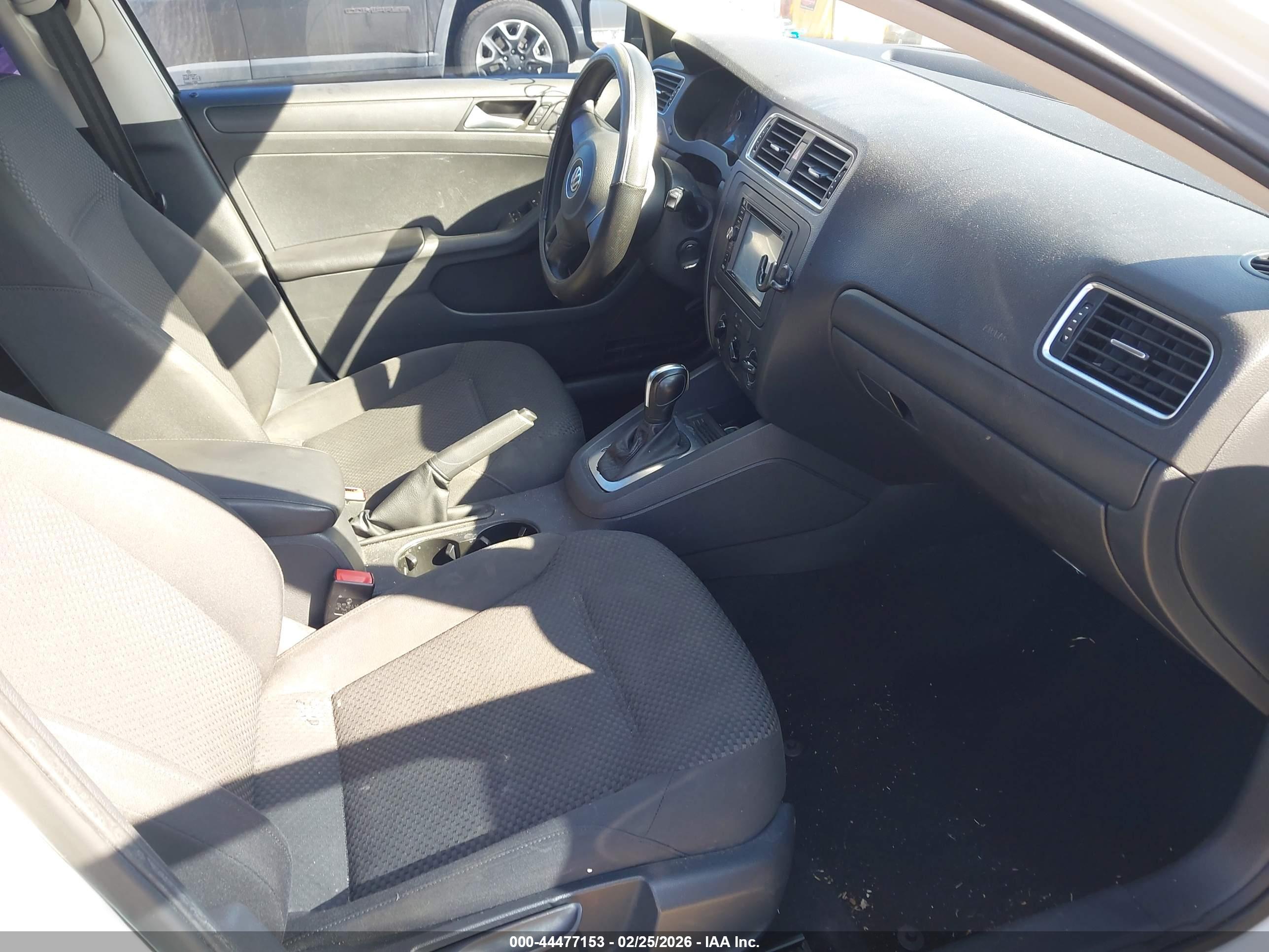 VOLKSWAGEN JETTA image 5