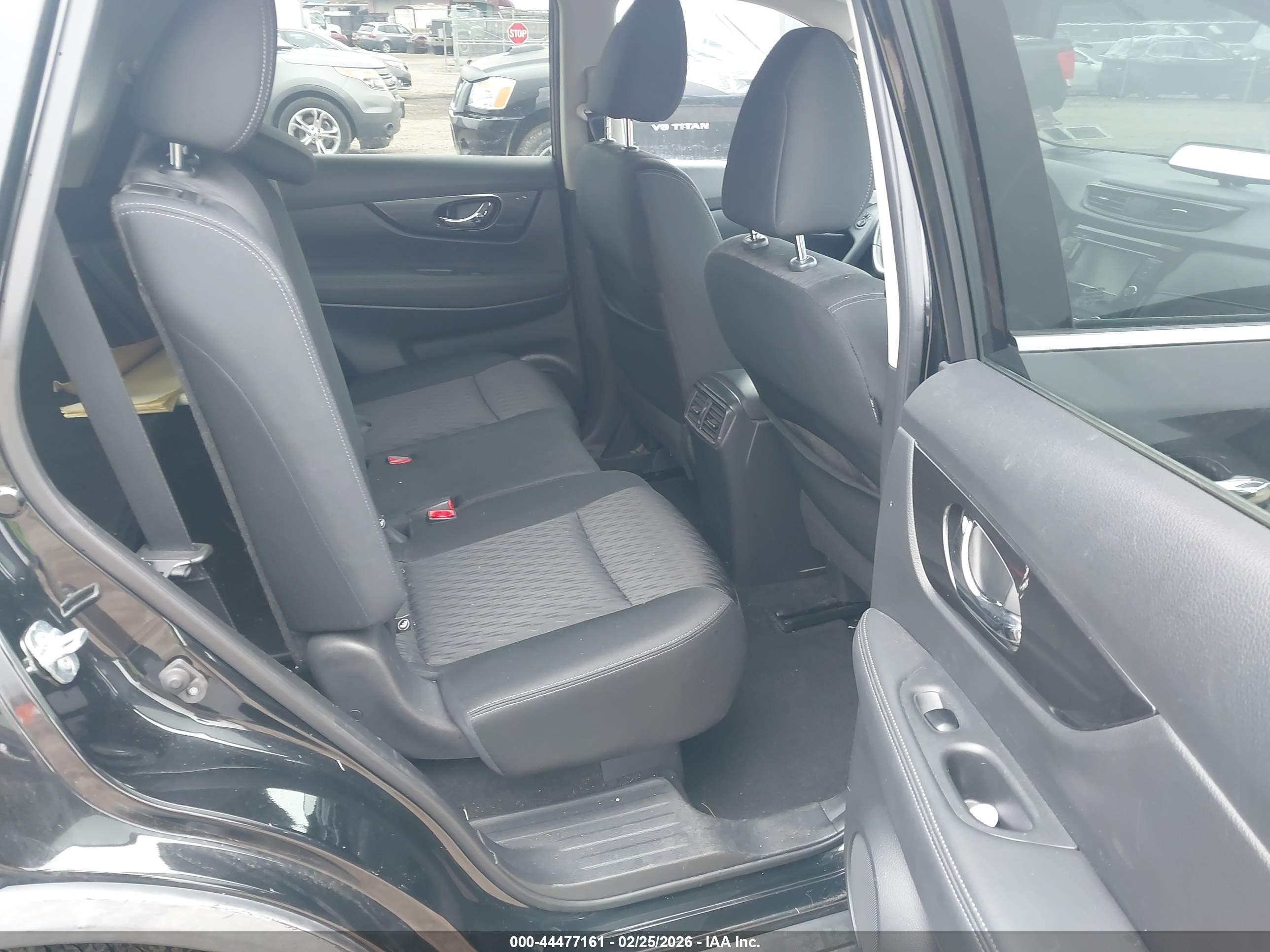 NISSAN ROGUE image 8