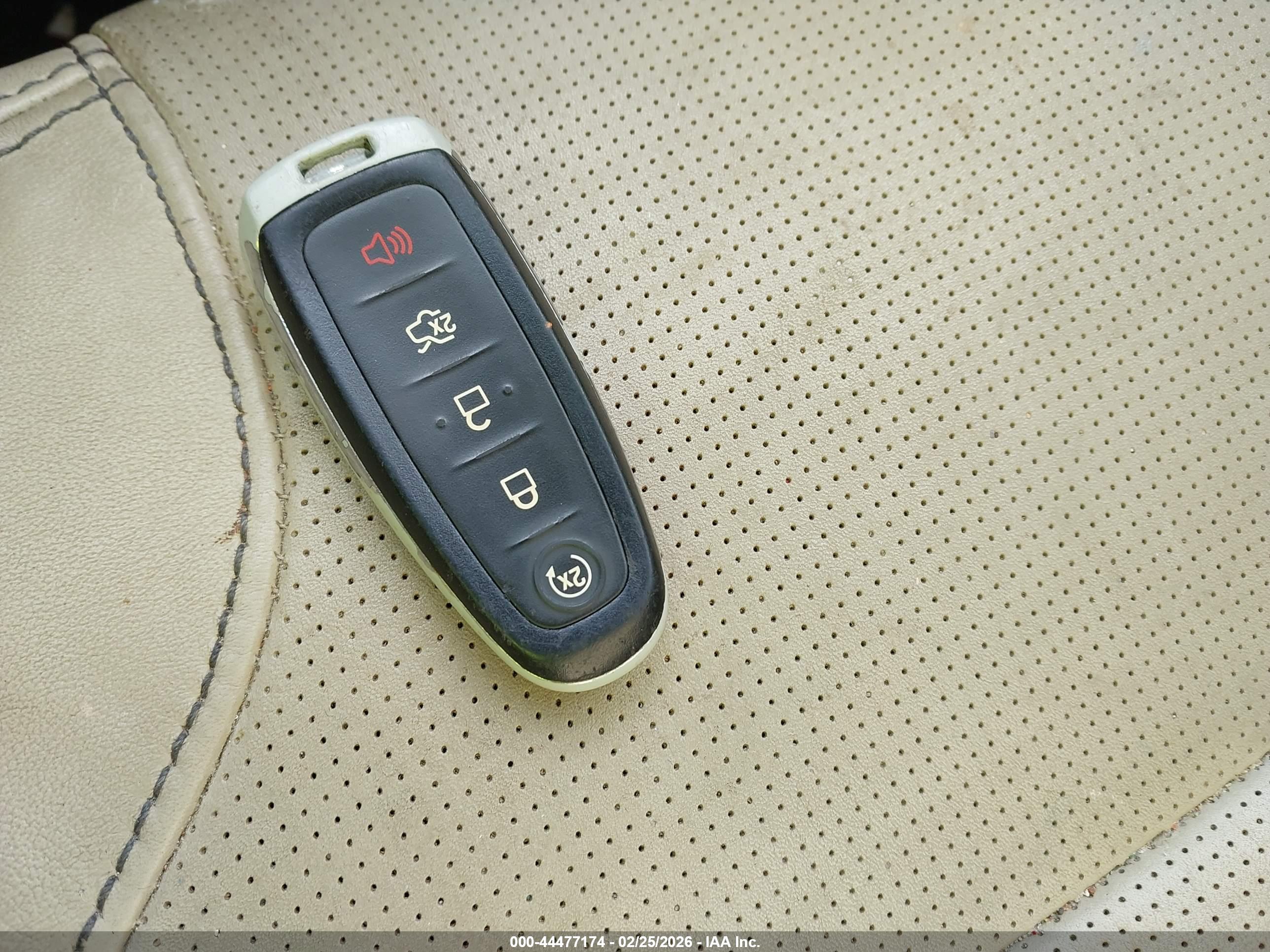 FORD TAURUS image 11