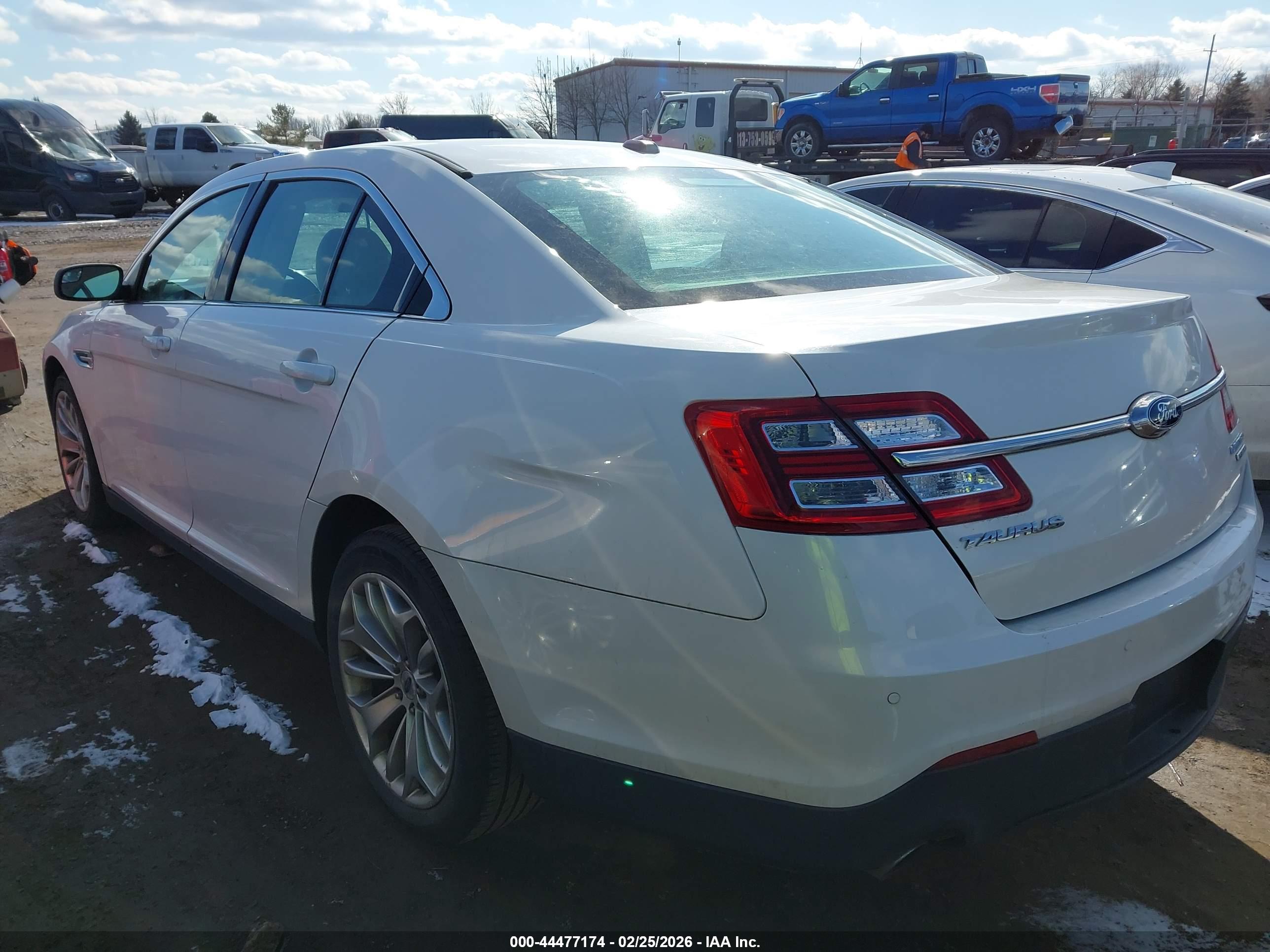 FORD TAURUS image 3