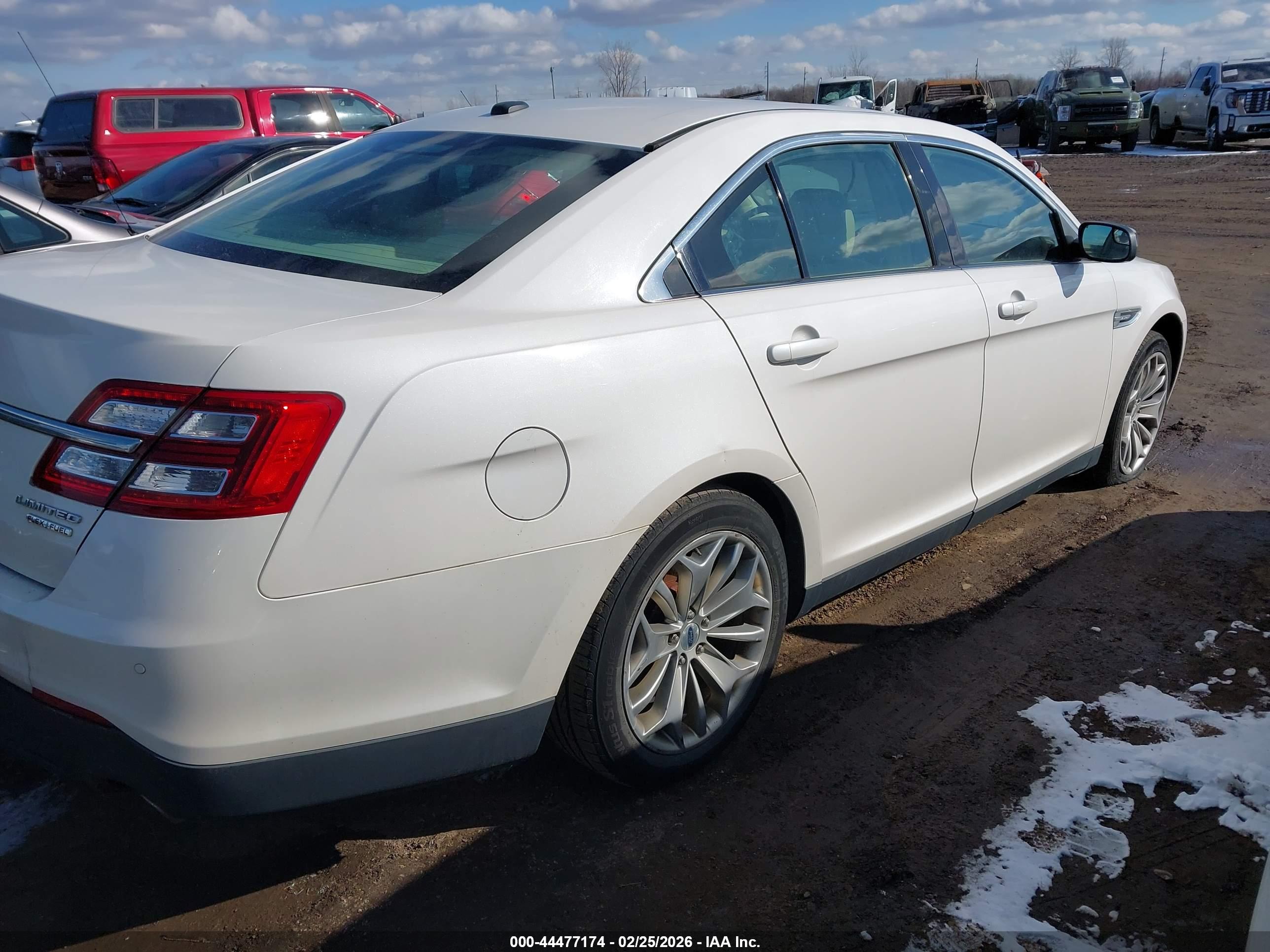 FORD TAURUS image 4