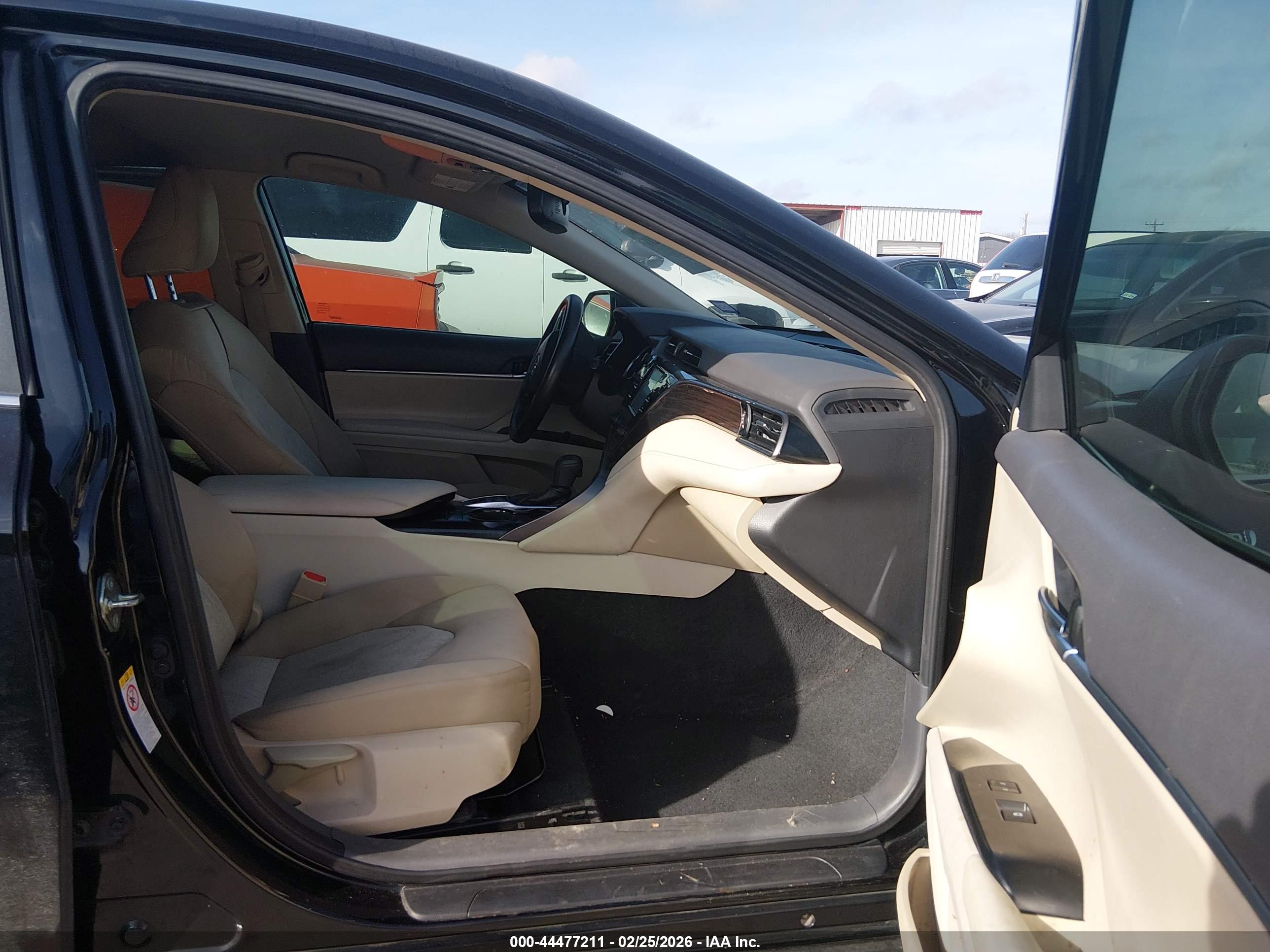 TOYOTA CAMRY image 5
