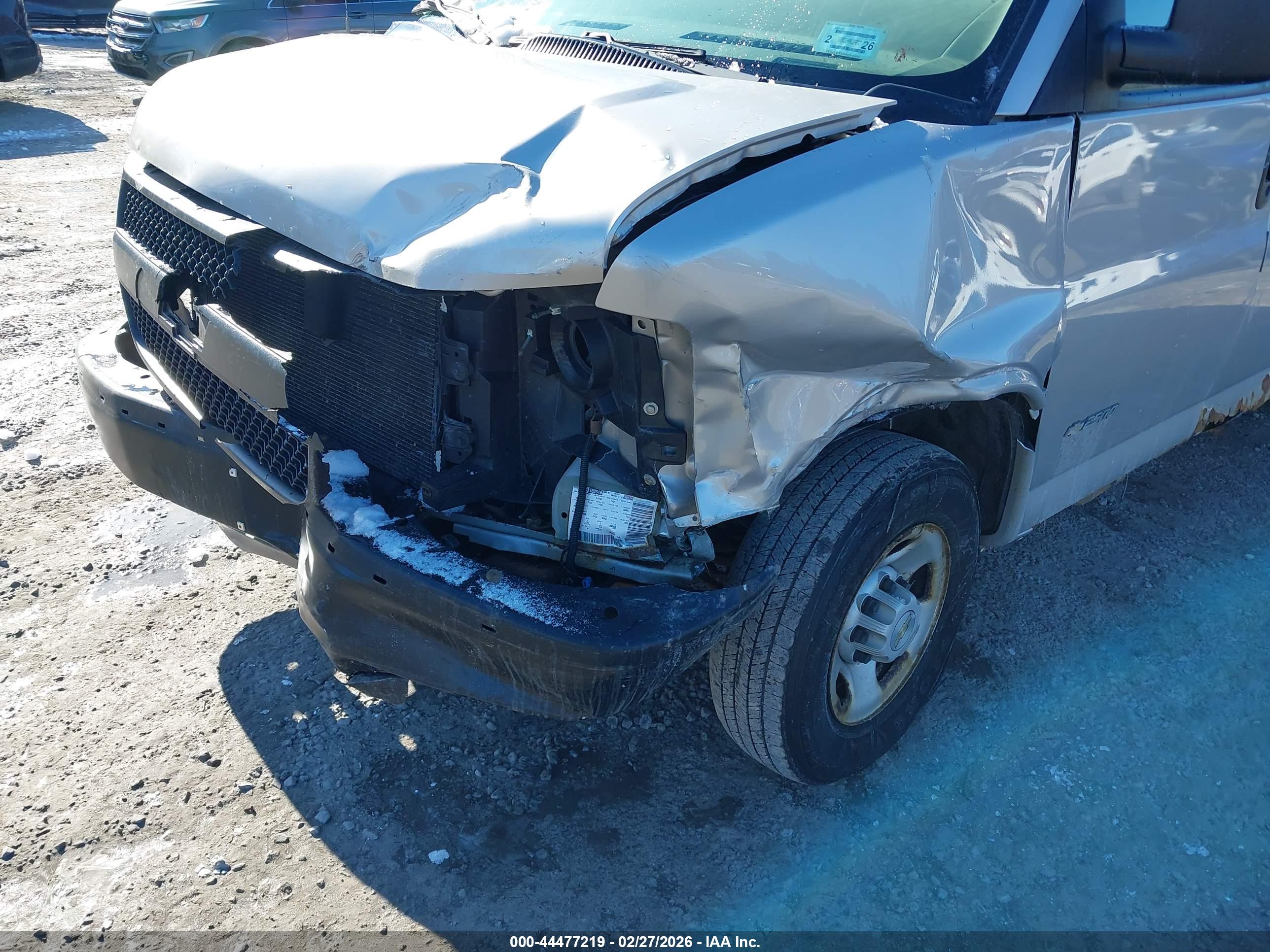CHEVROLET EXPRESS image 6
