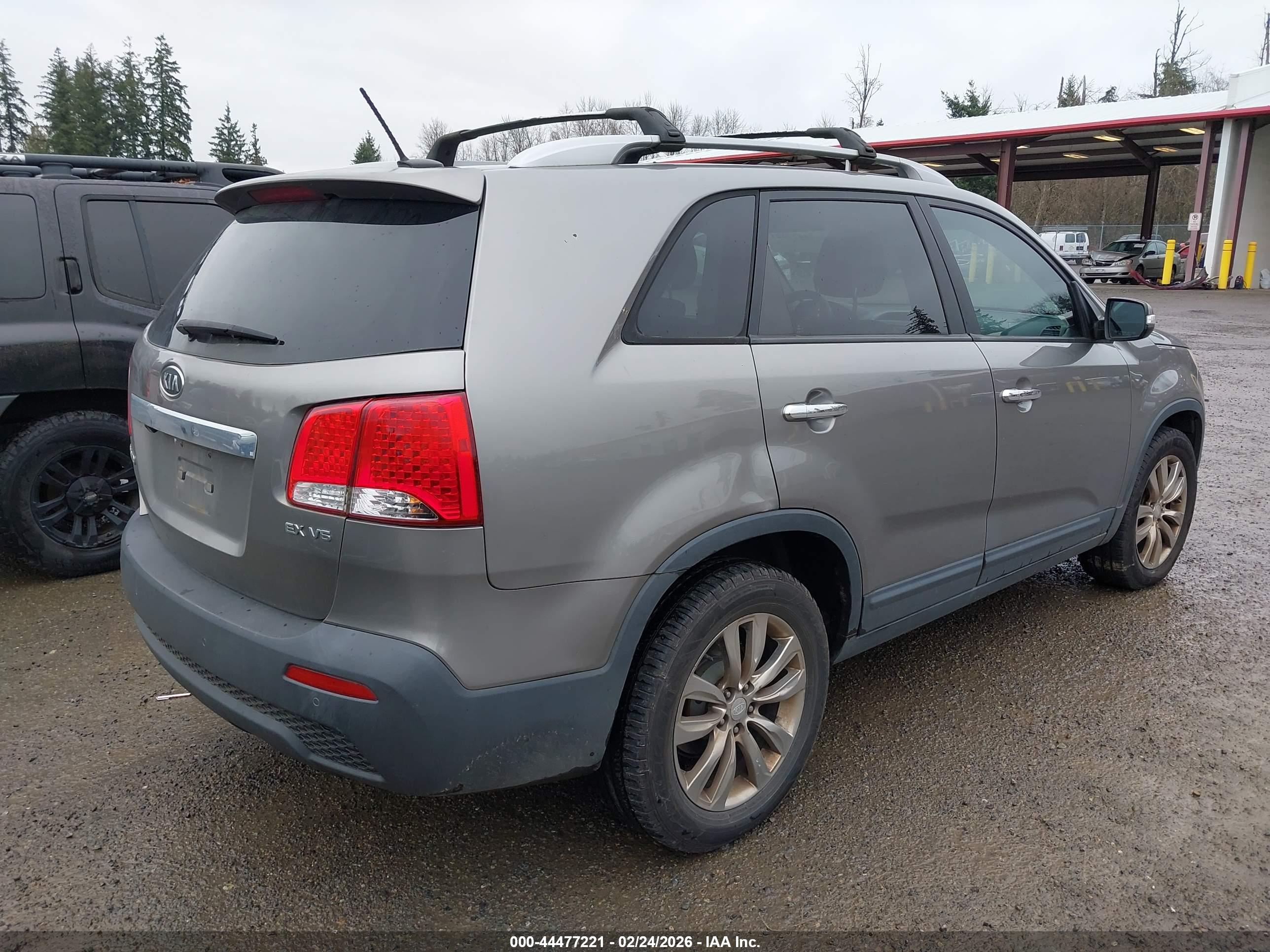 KIA SORENTO image 4