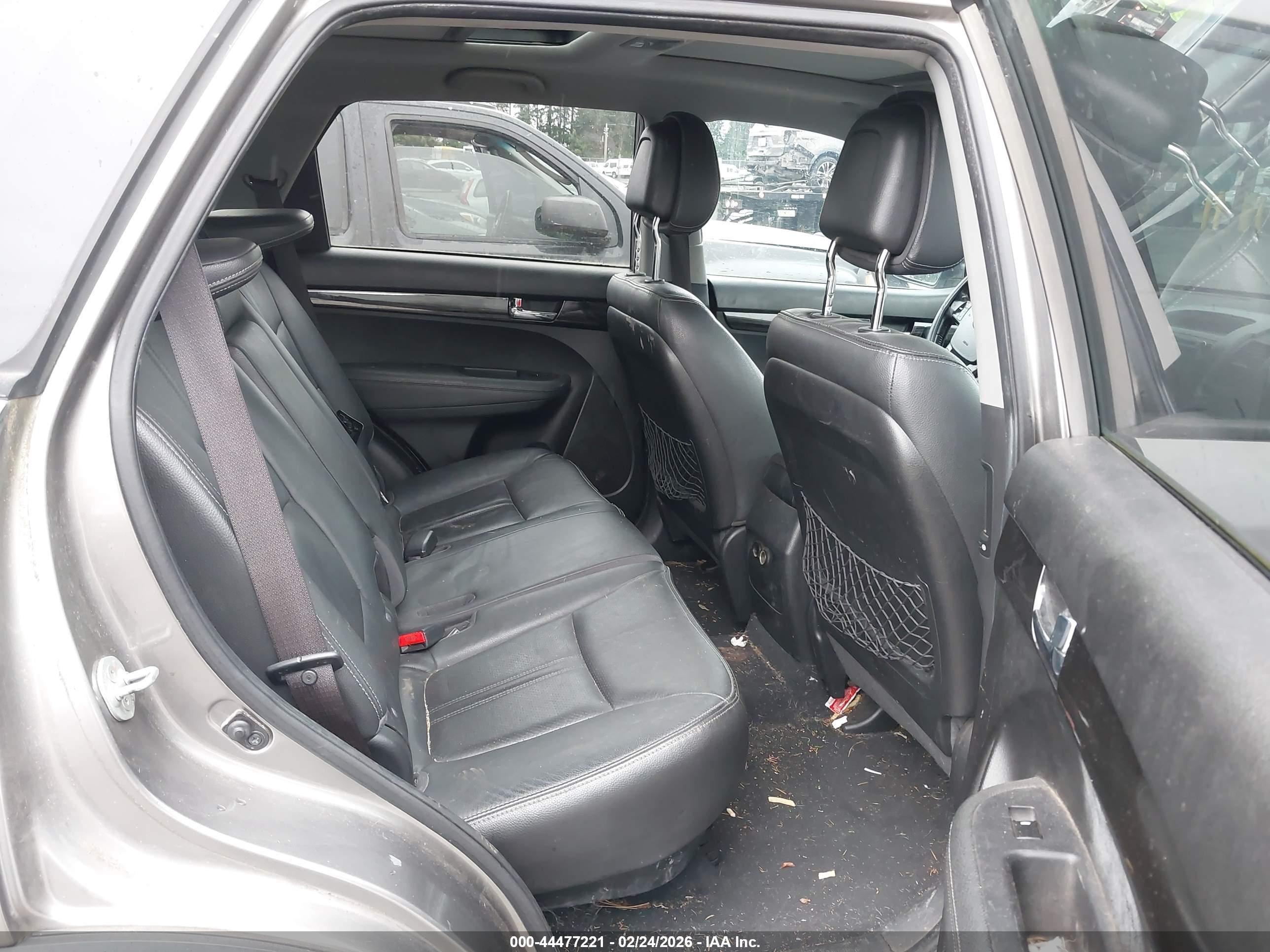 KIA SORENTO image 8