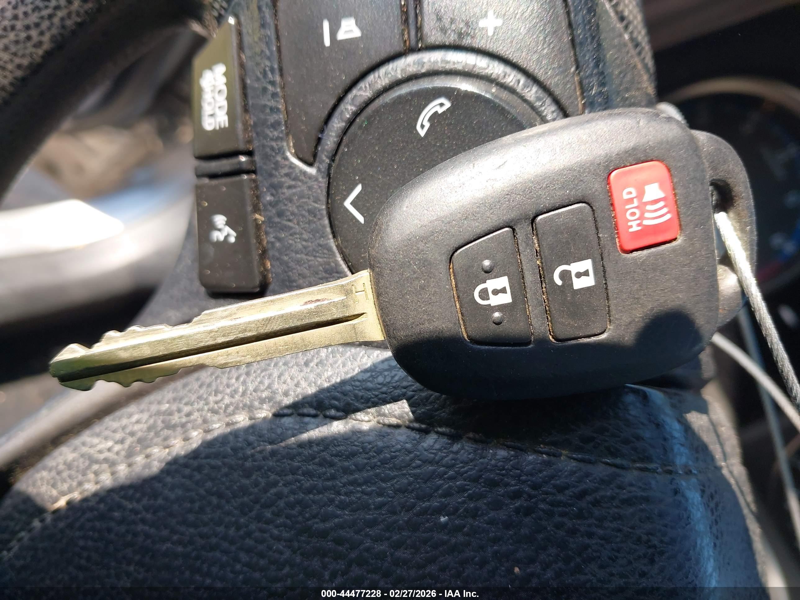 TOYOTA RAV4 image 11