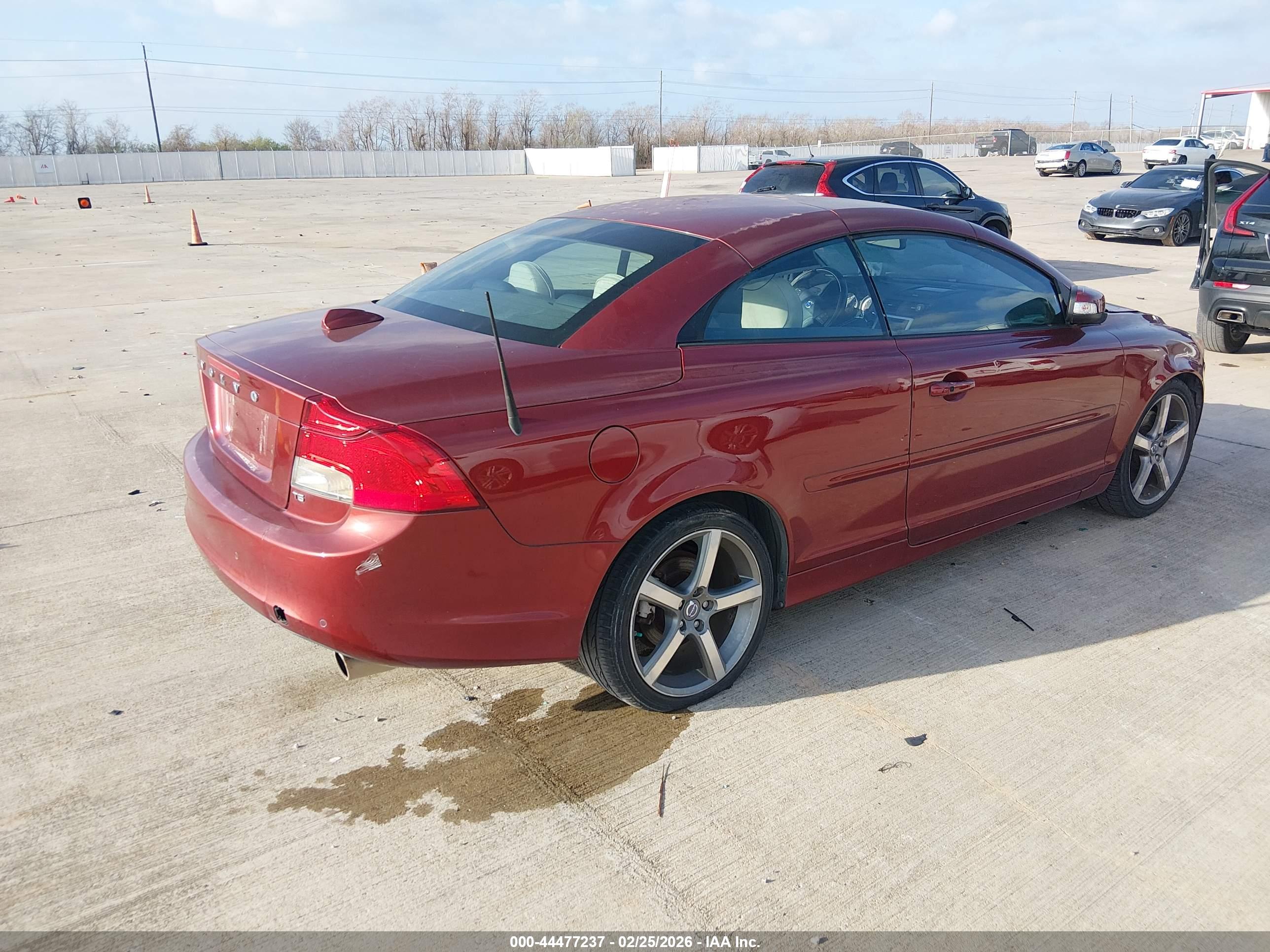 VOLVO C70 image 4