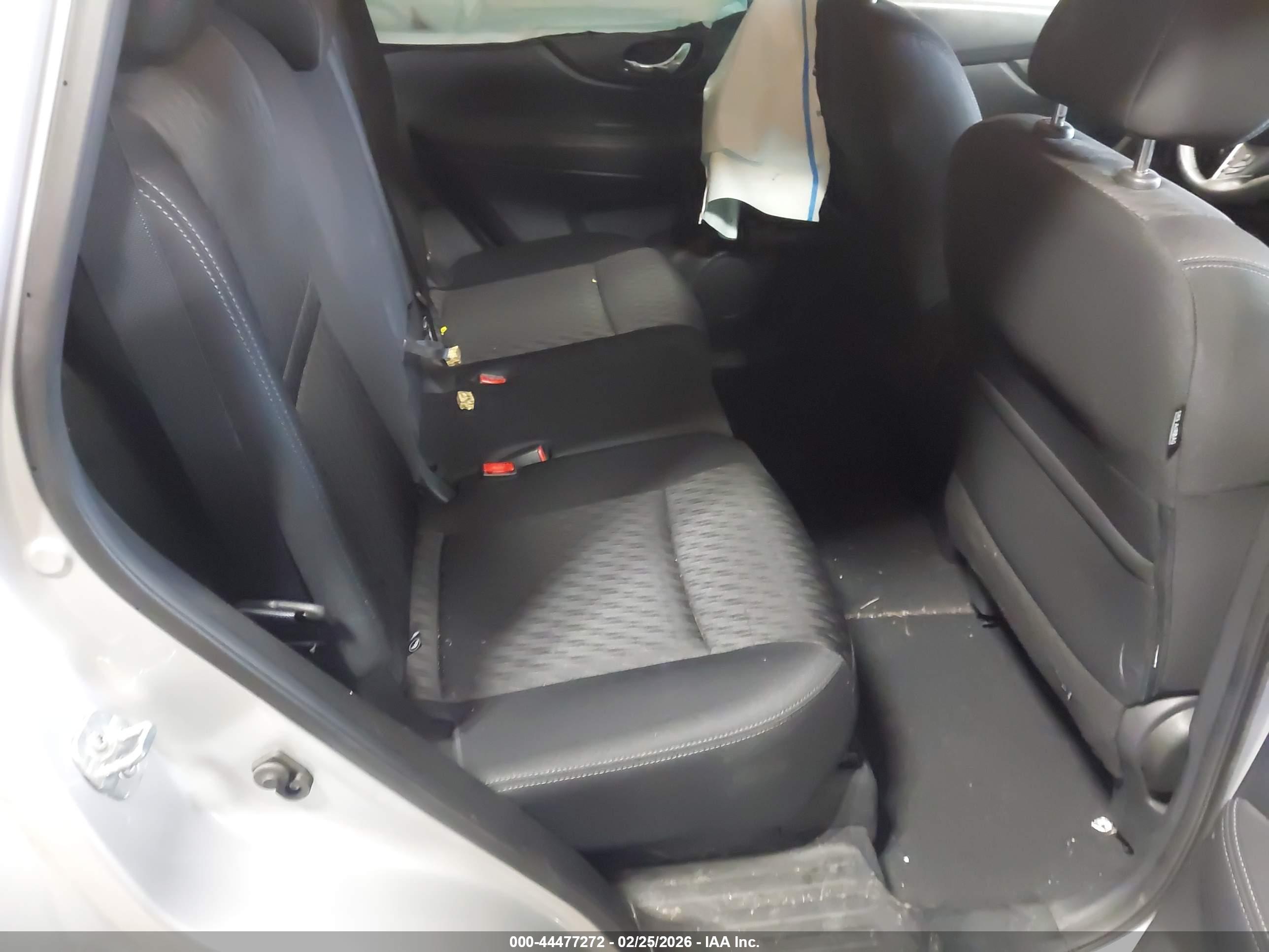 NISSAN ROGUE image 8