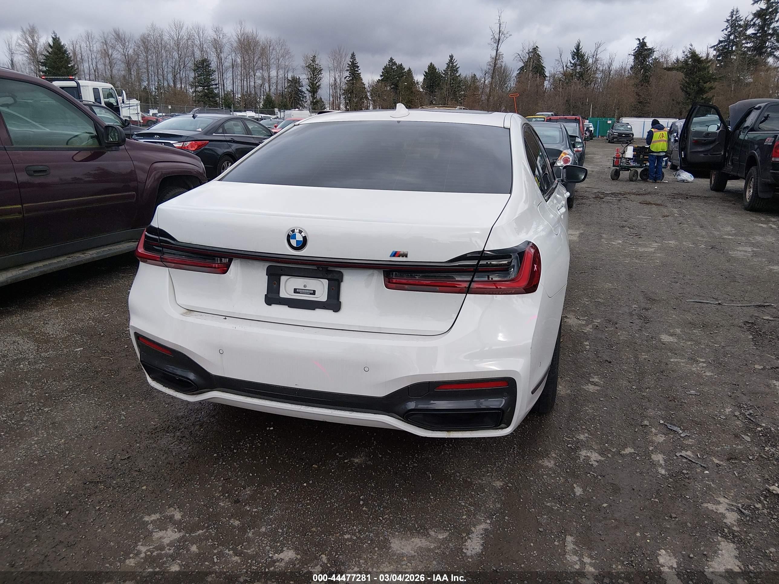 BMW 750I image 4
