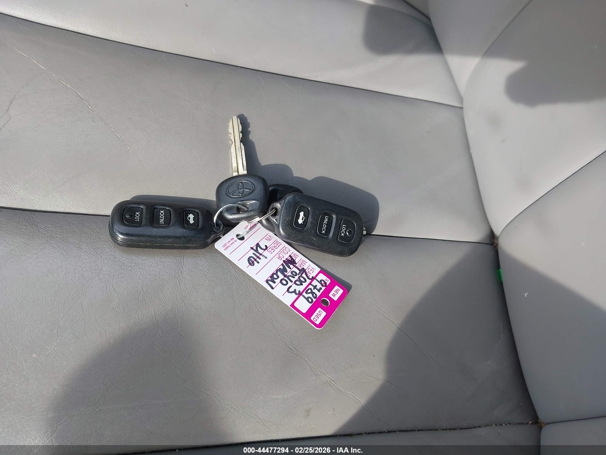 TOYOTA AVALON image 11