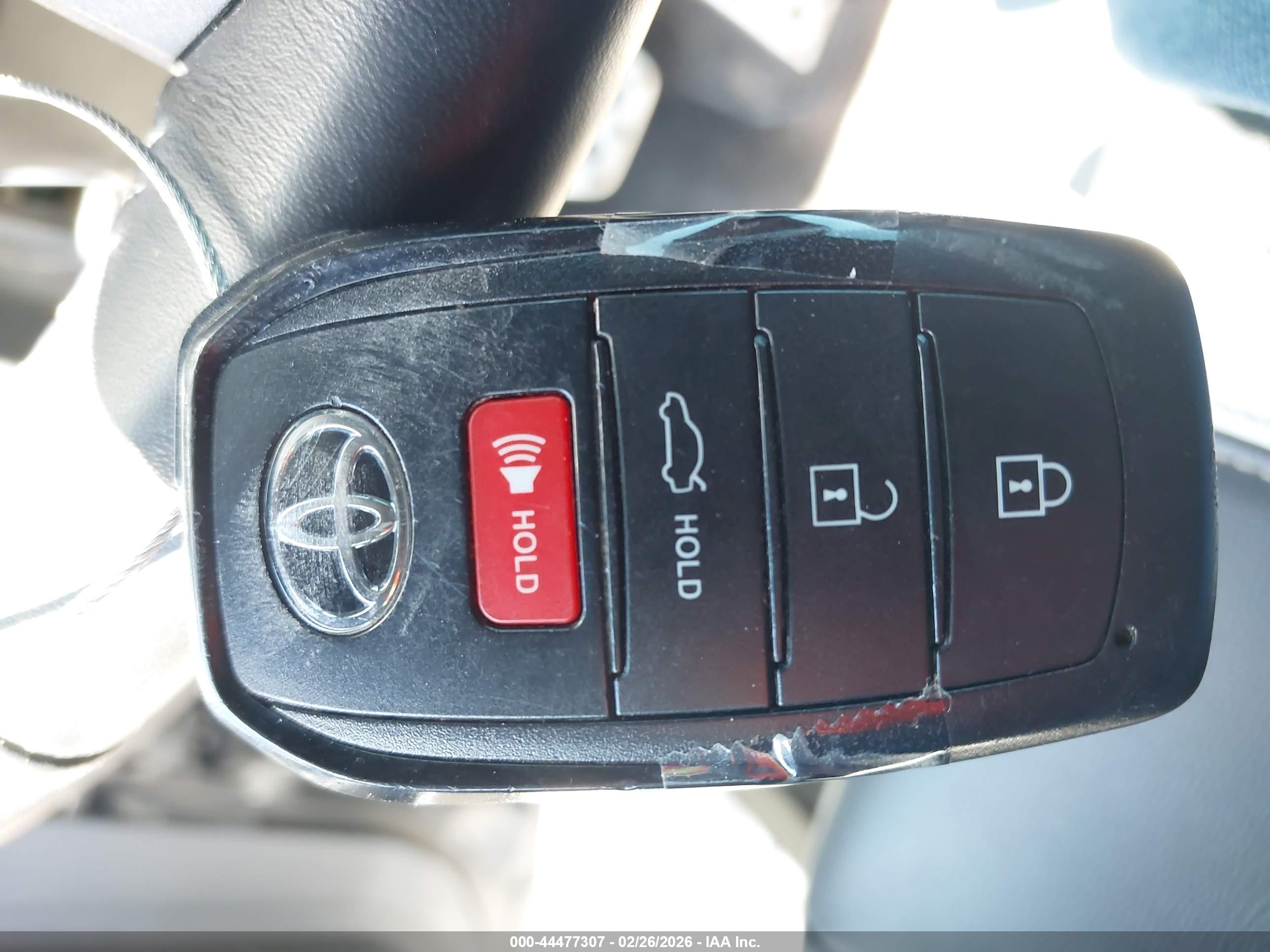 TOYOTA CAMRY image 11
