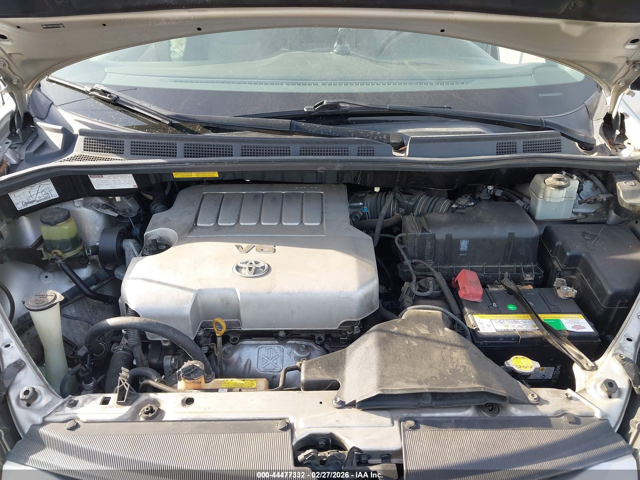 TOYOTA SIENNA image 10