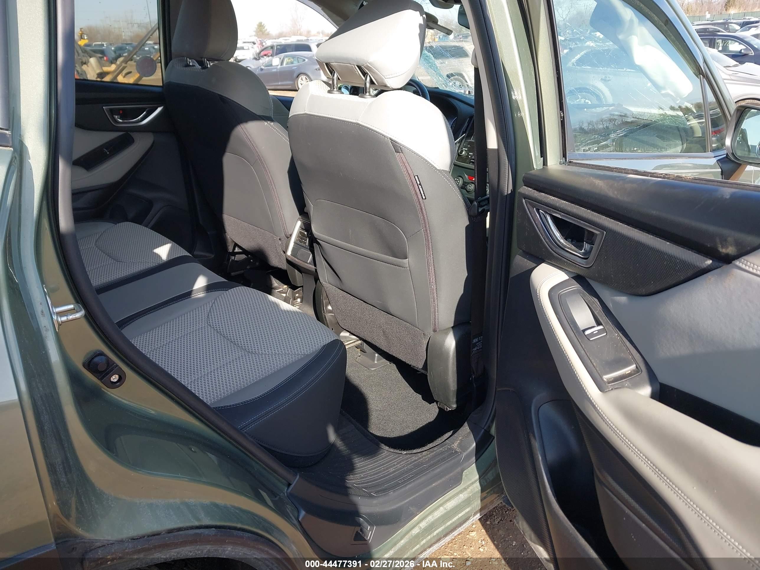 SUBARU FORESTER image 8