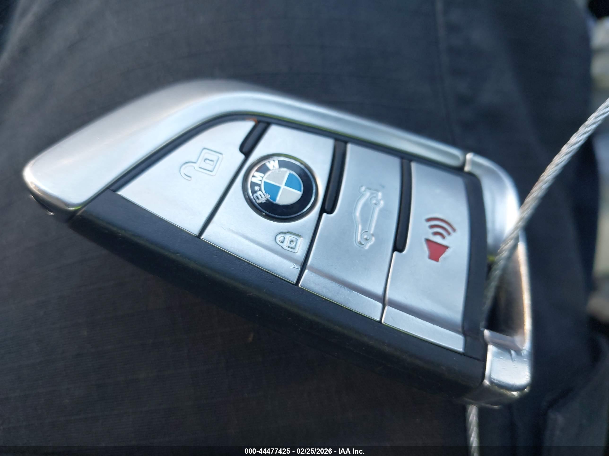 BMW M550I image 11