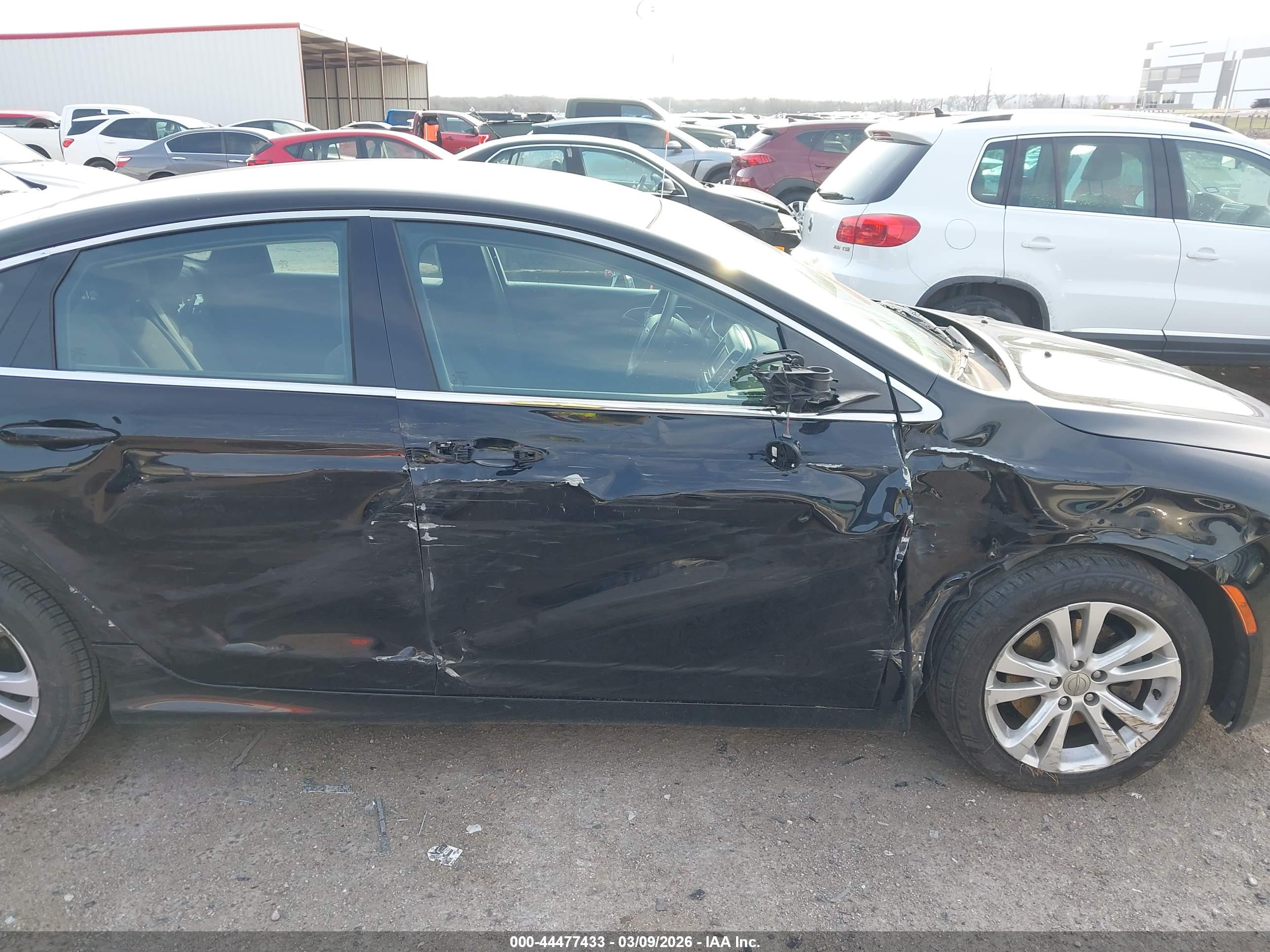 CHRYSLER 200 image 6