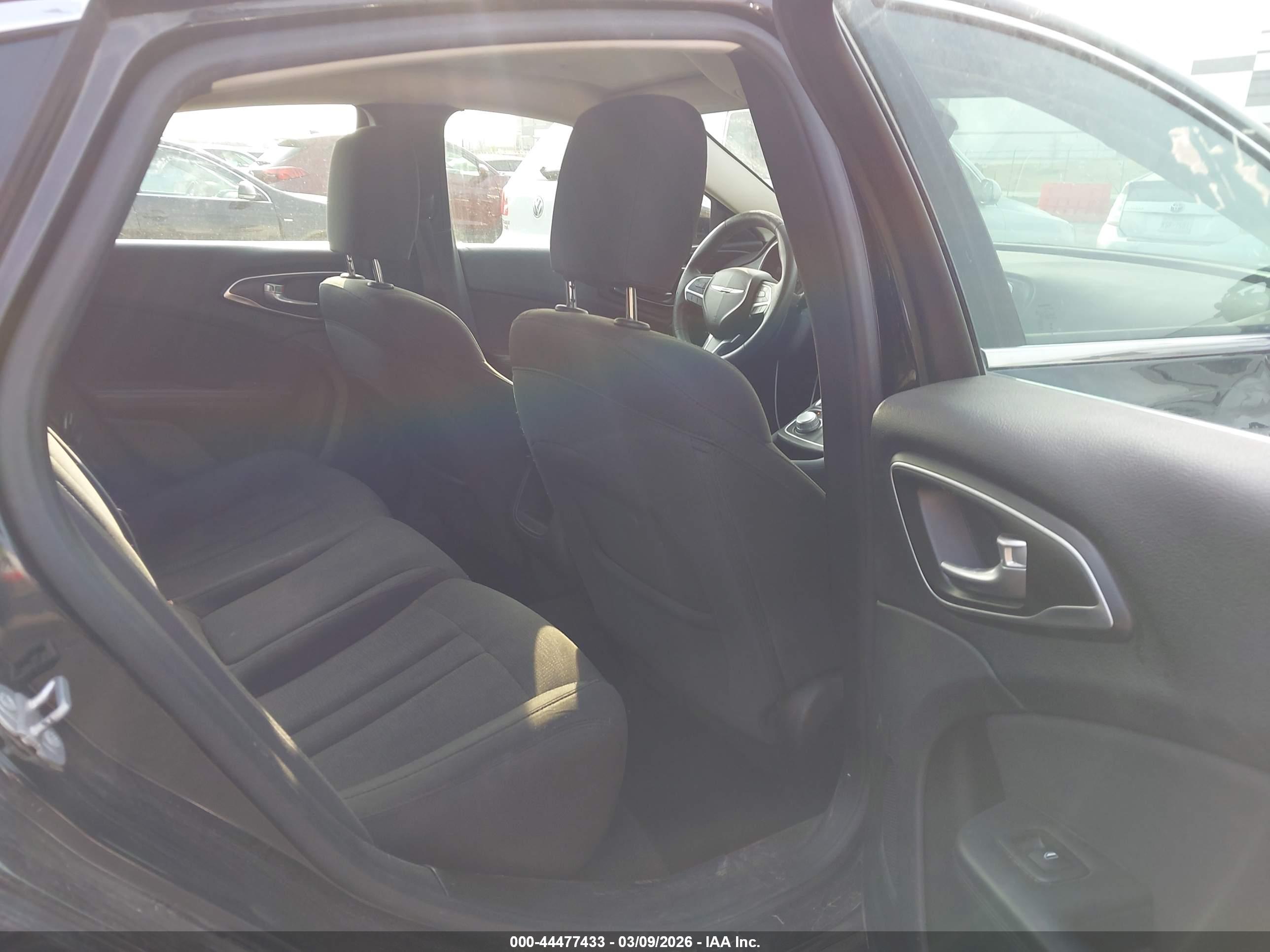 CHRYSLER 200 image 8