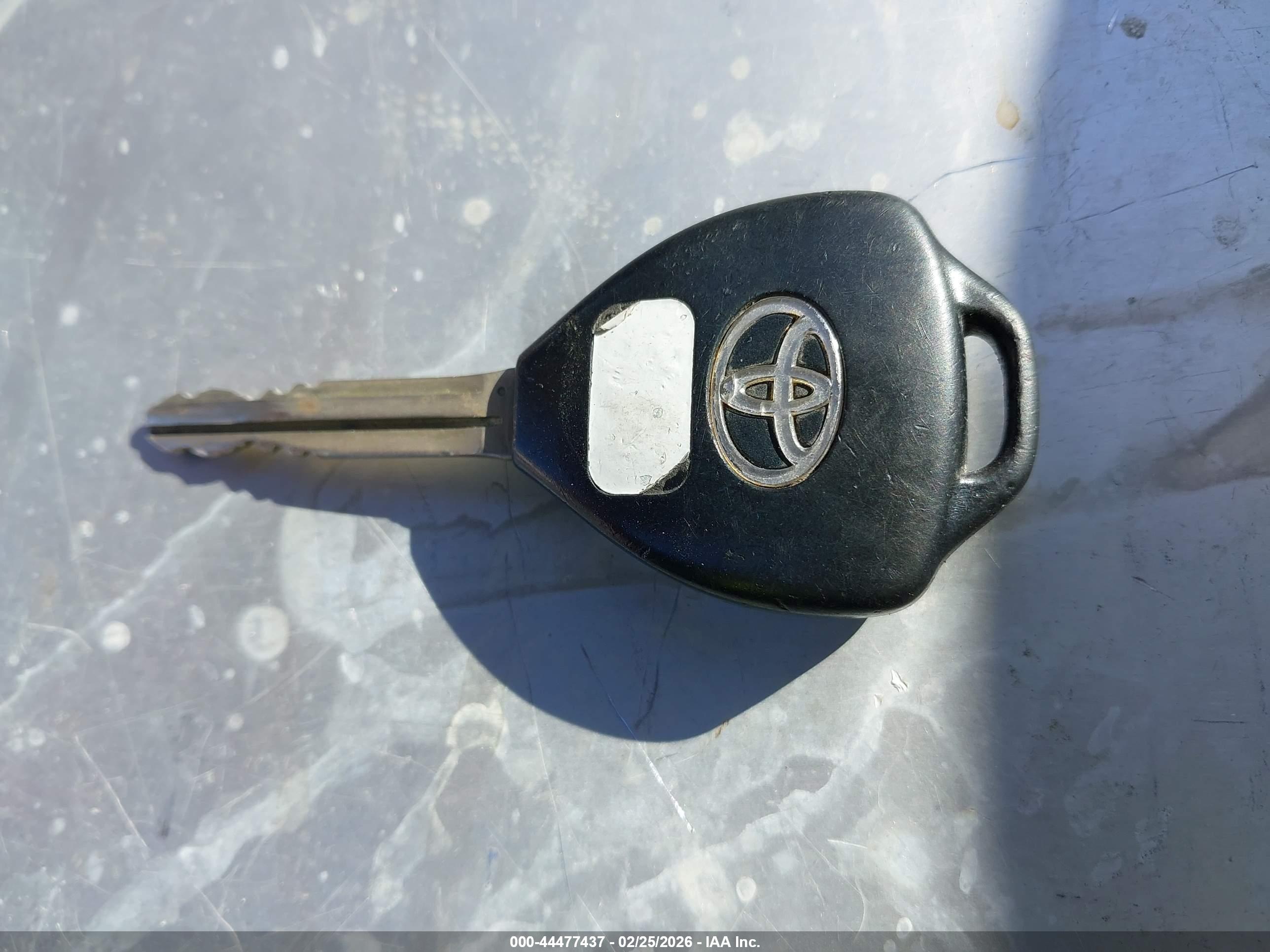 TOYOTA CAMRY image 11