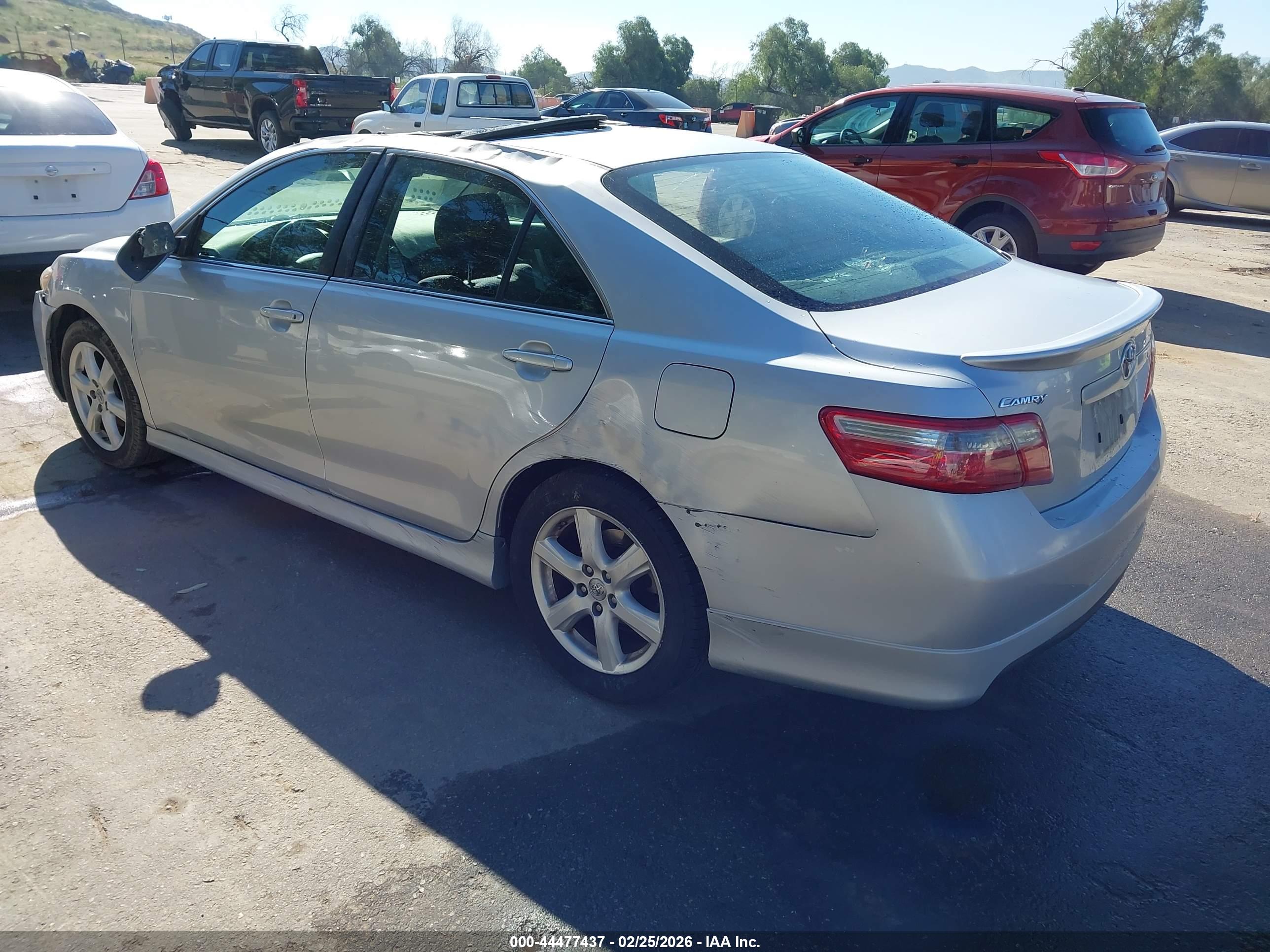 TOYOTA CAMRY image 3