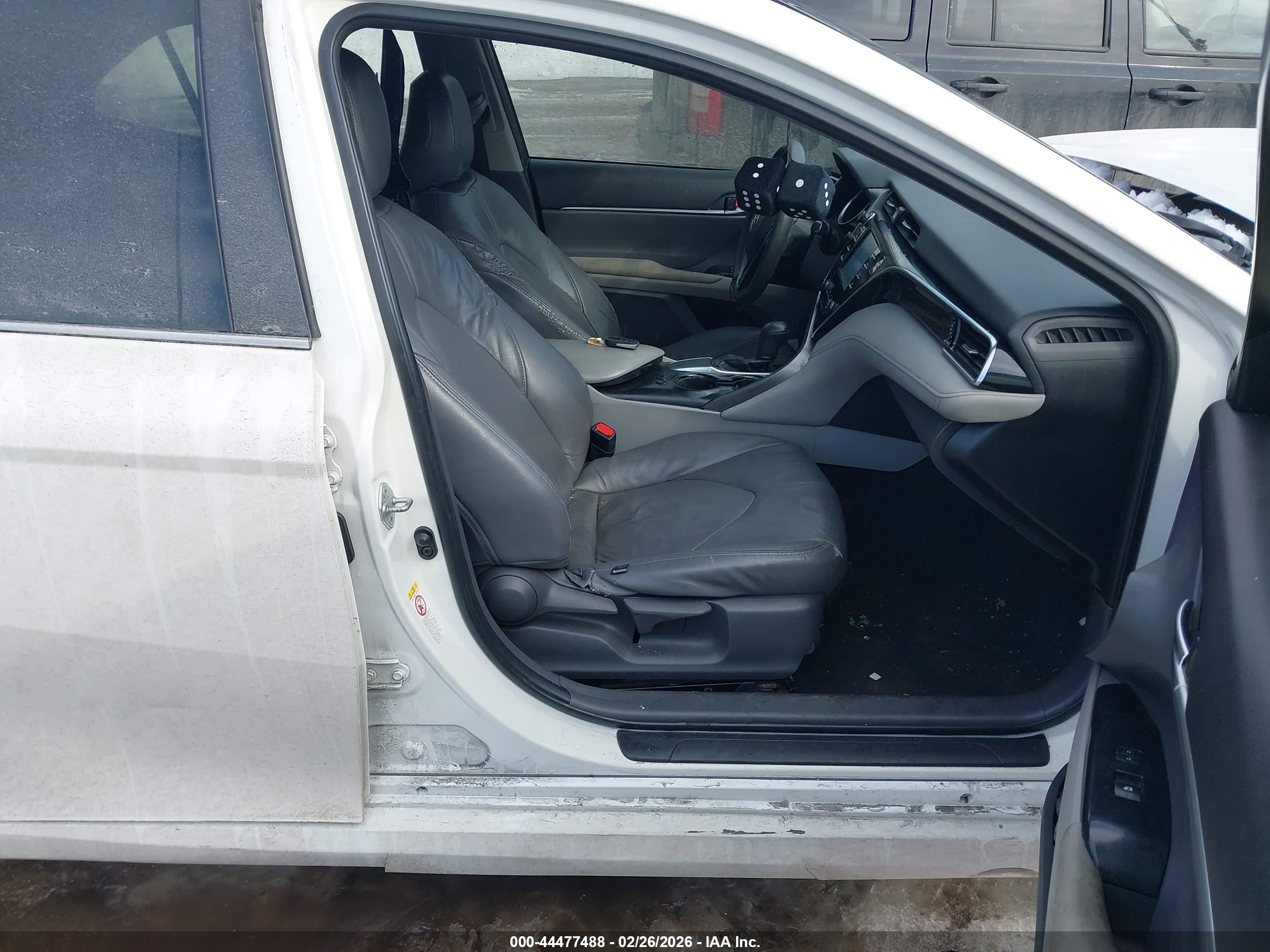 TOYOTA CAMRY image 5