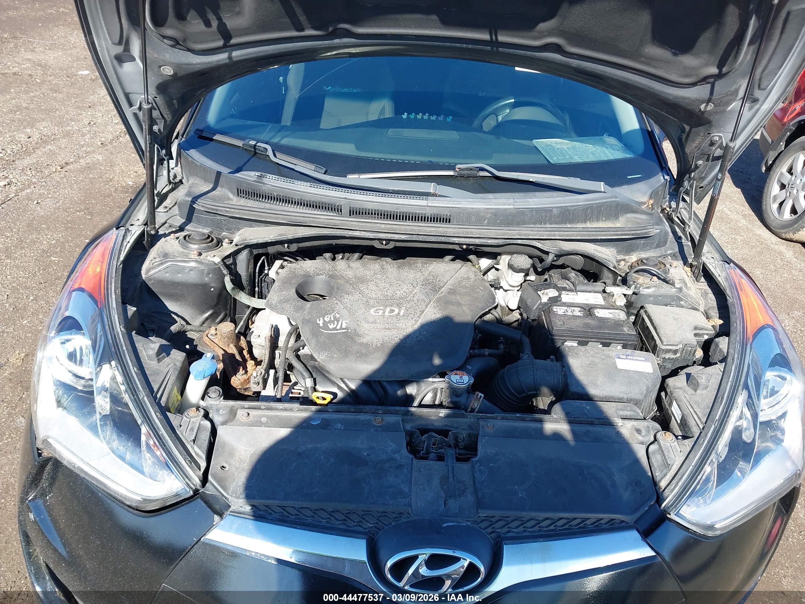 HYUNDAI VELOSTER image 10