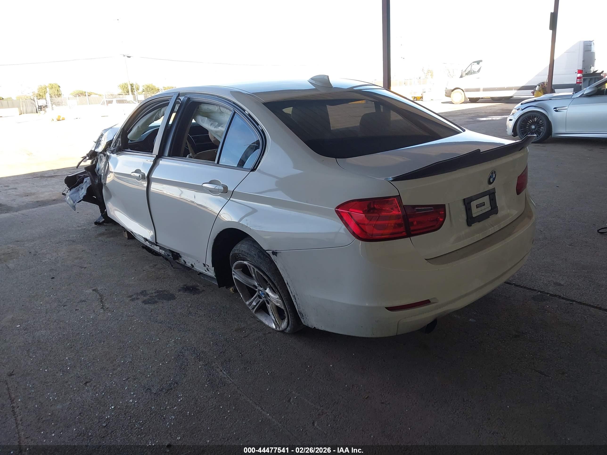 BMW 320I image 3