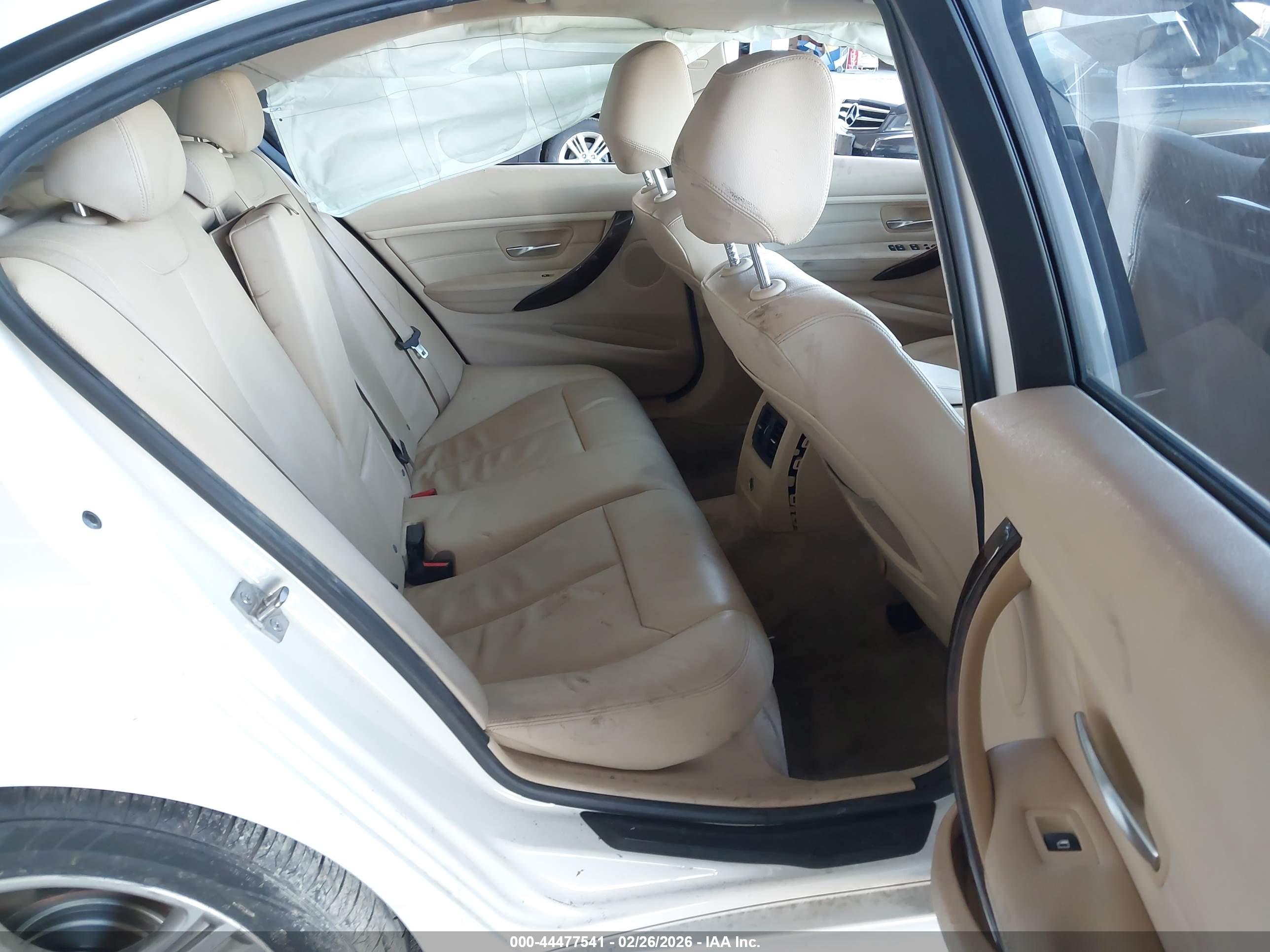 BMW 320I image 8