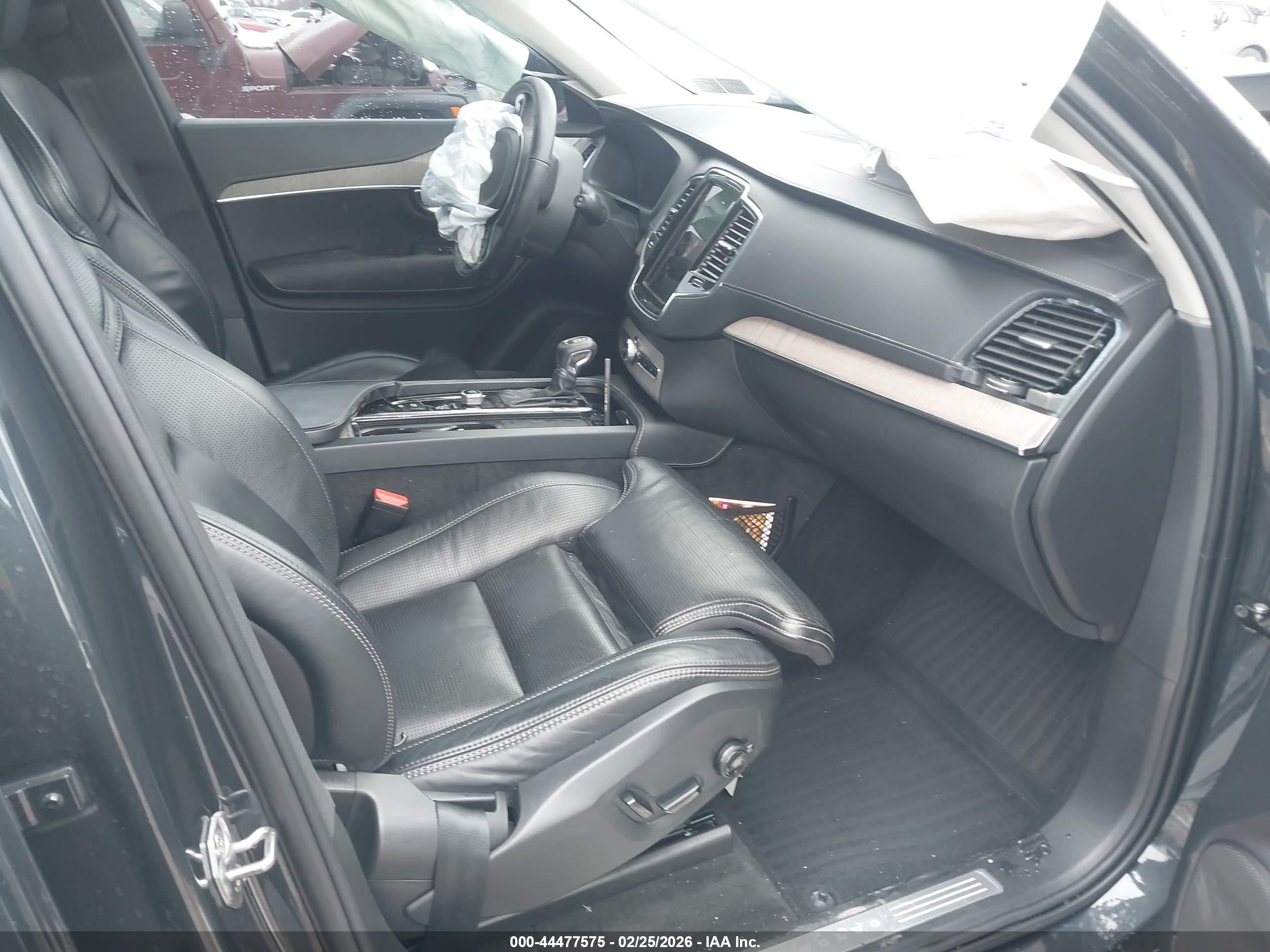 VOLVO XC90 image 5