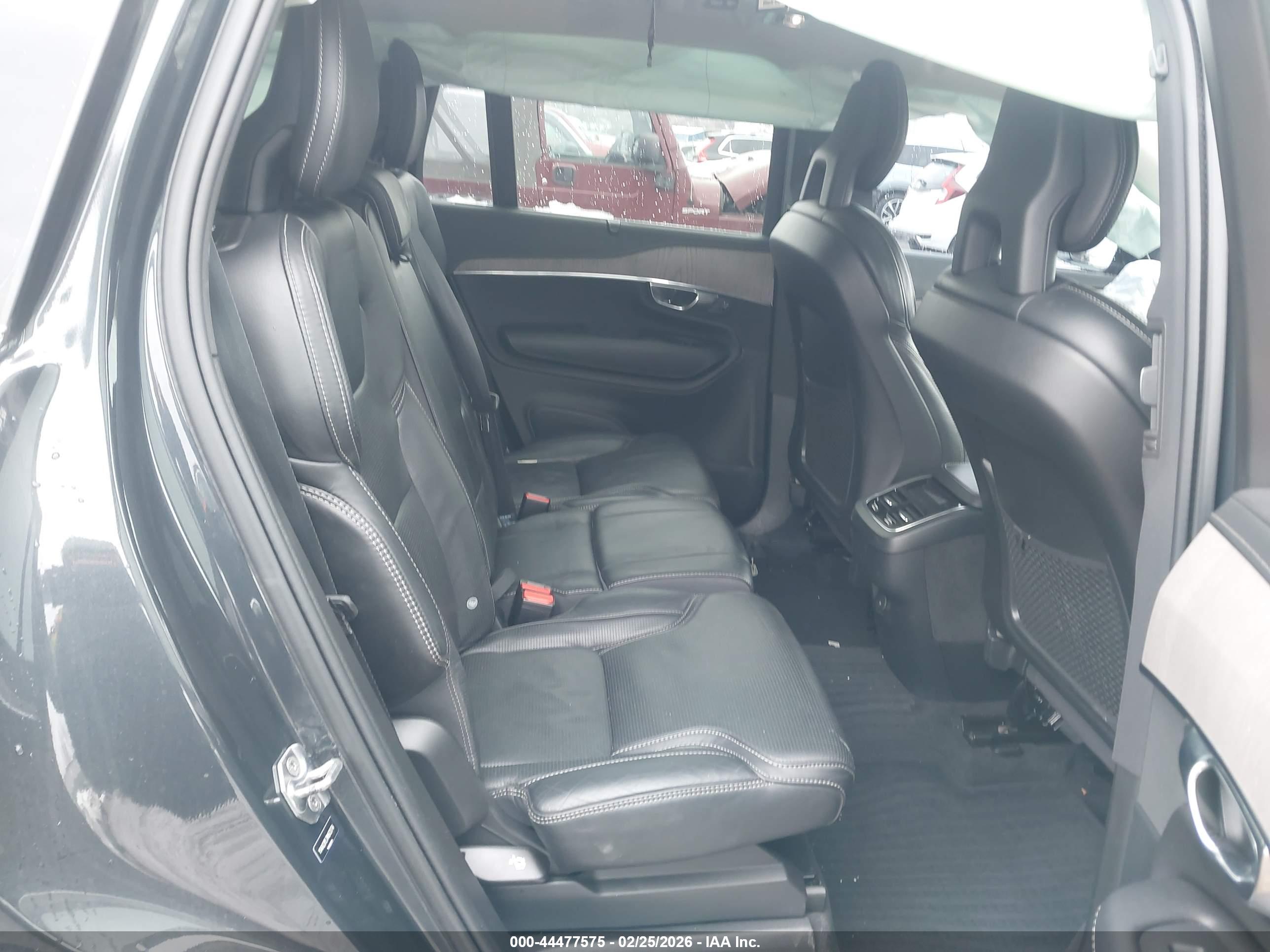 VOLVO XC90 image 8