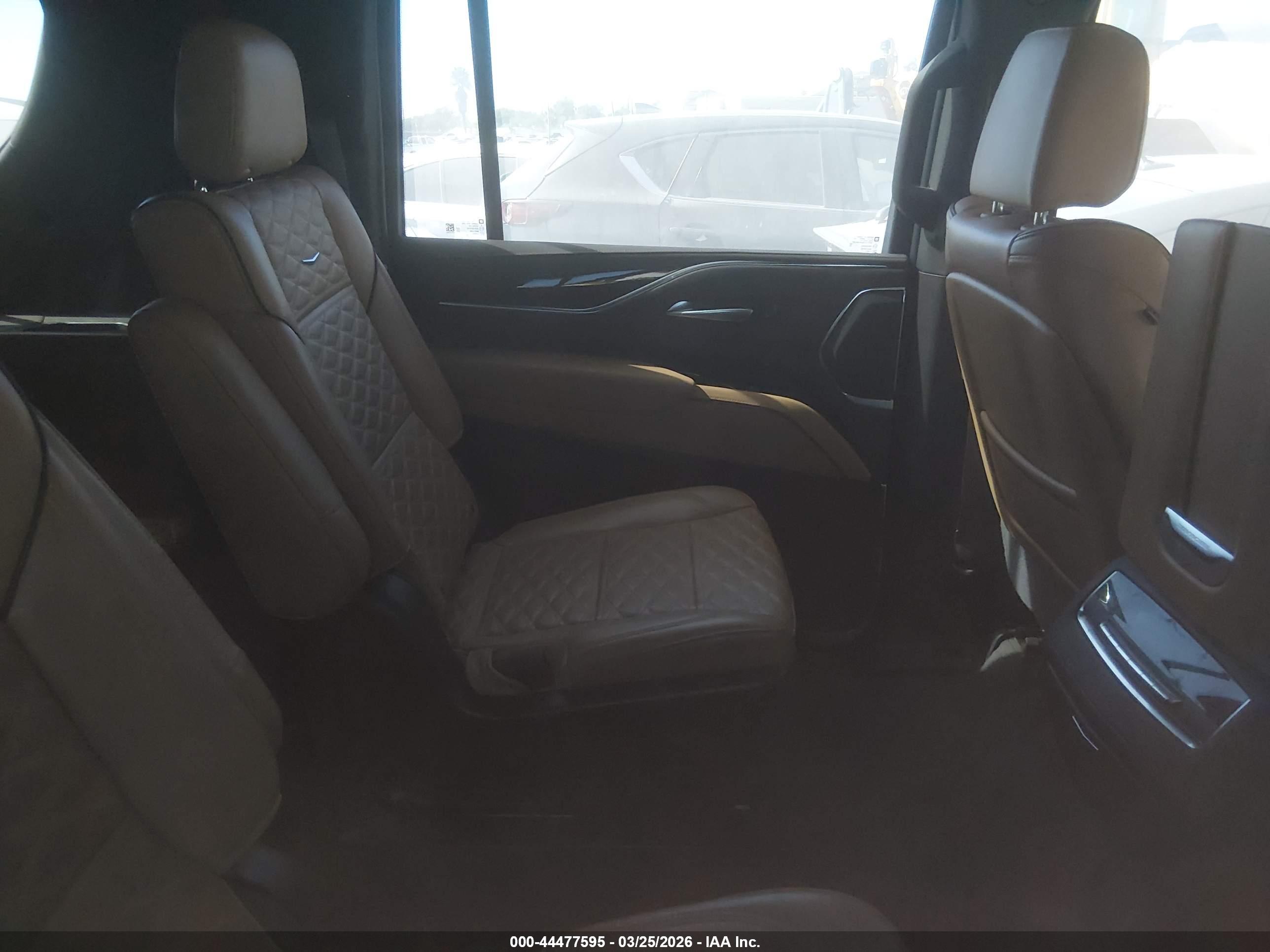 CADILLAC ESCALADE image 8