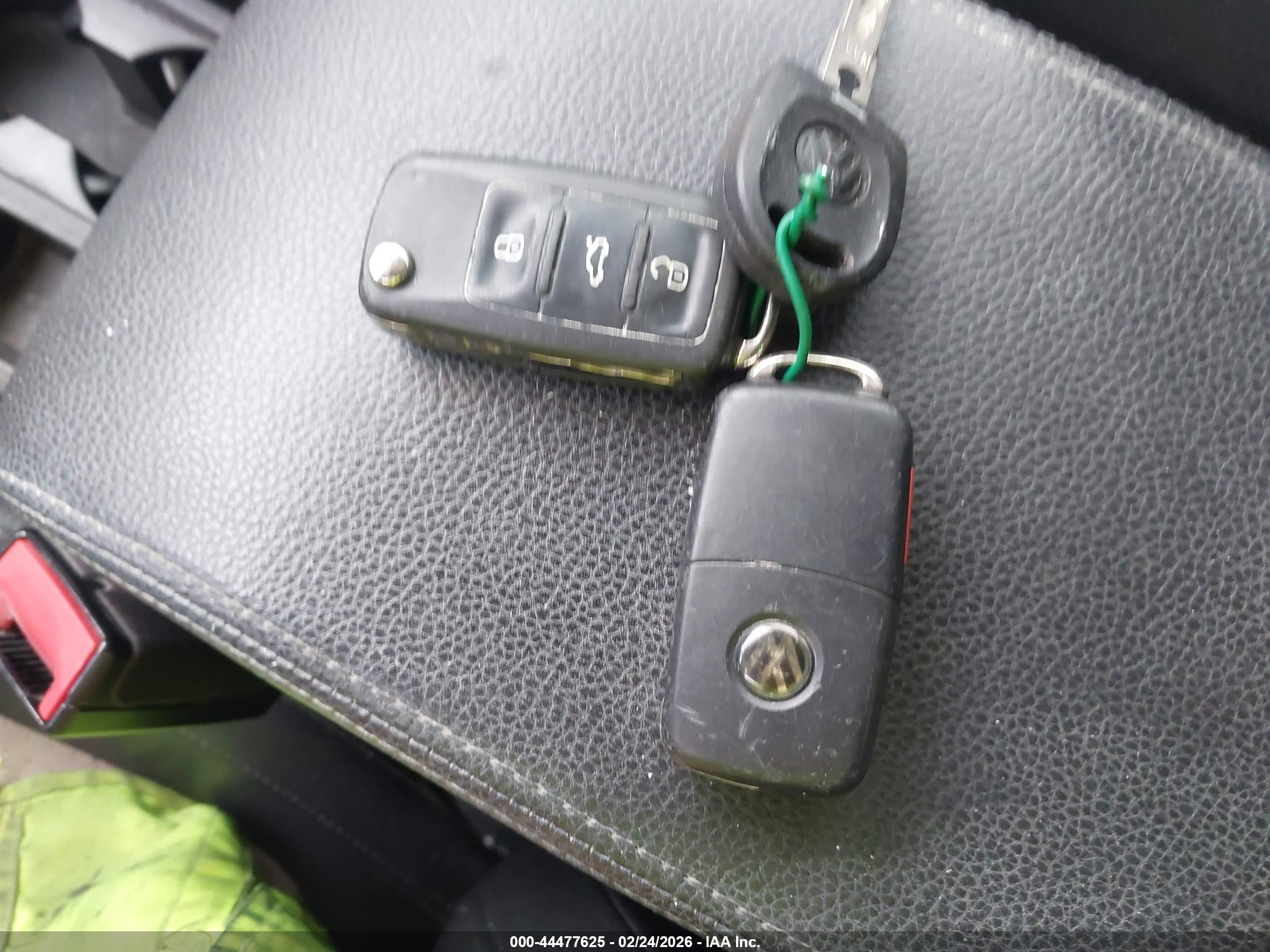 VOLKSWAGEN TIGUAN image 11