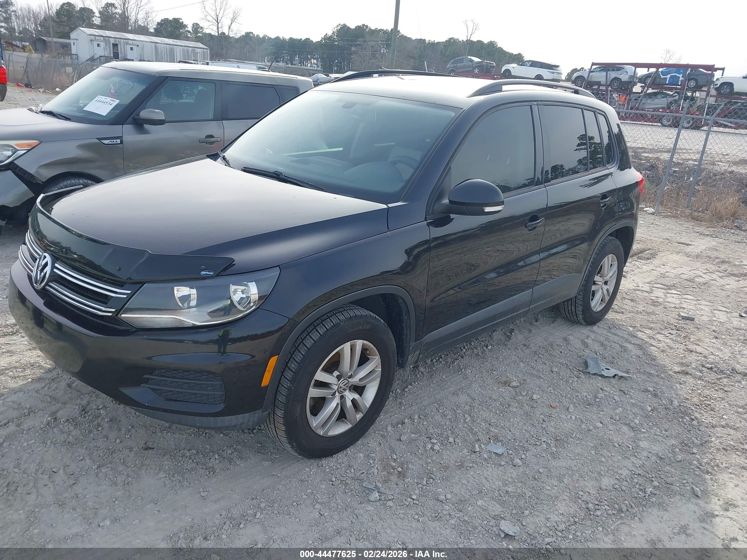 VOLKSWAGEN TIGUAN image 2