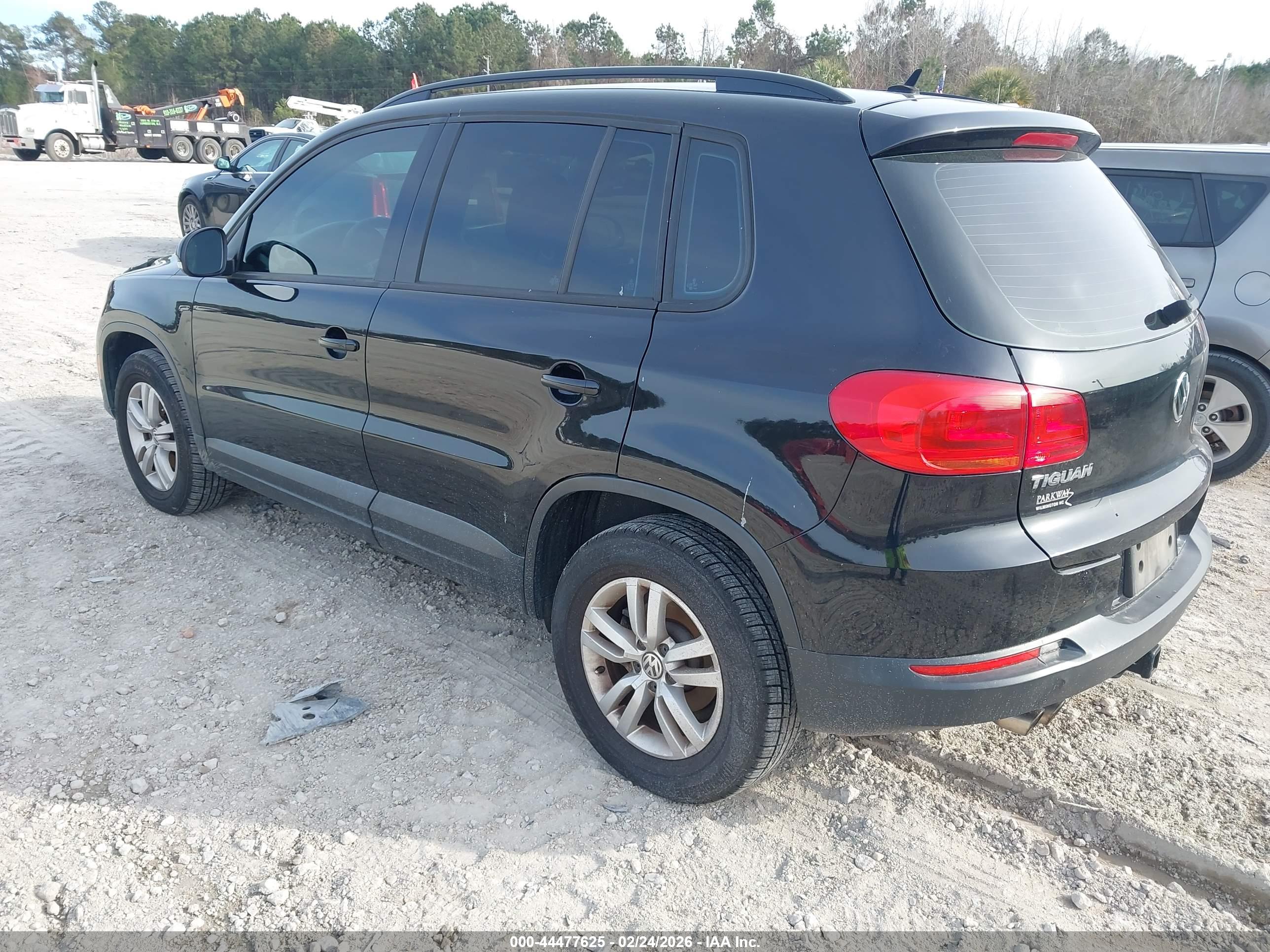 VOLKSWAGEN TIGUAN image 3
