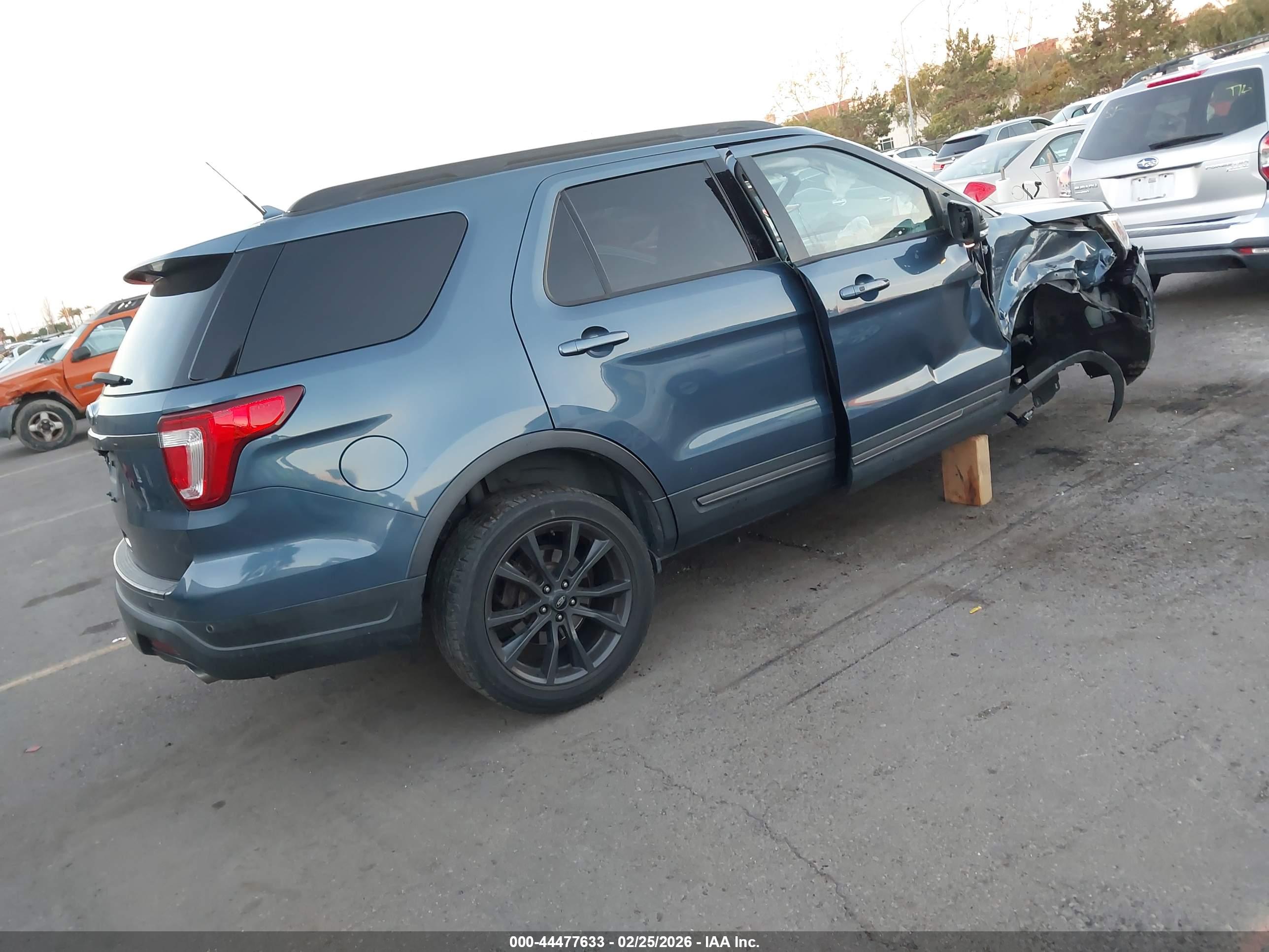 FORD EXPLORER image 4