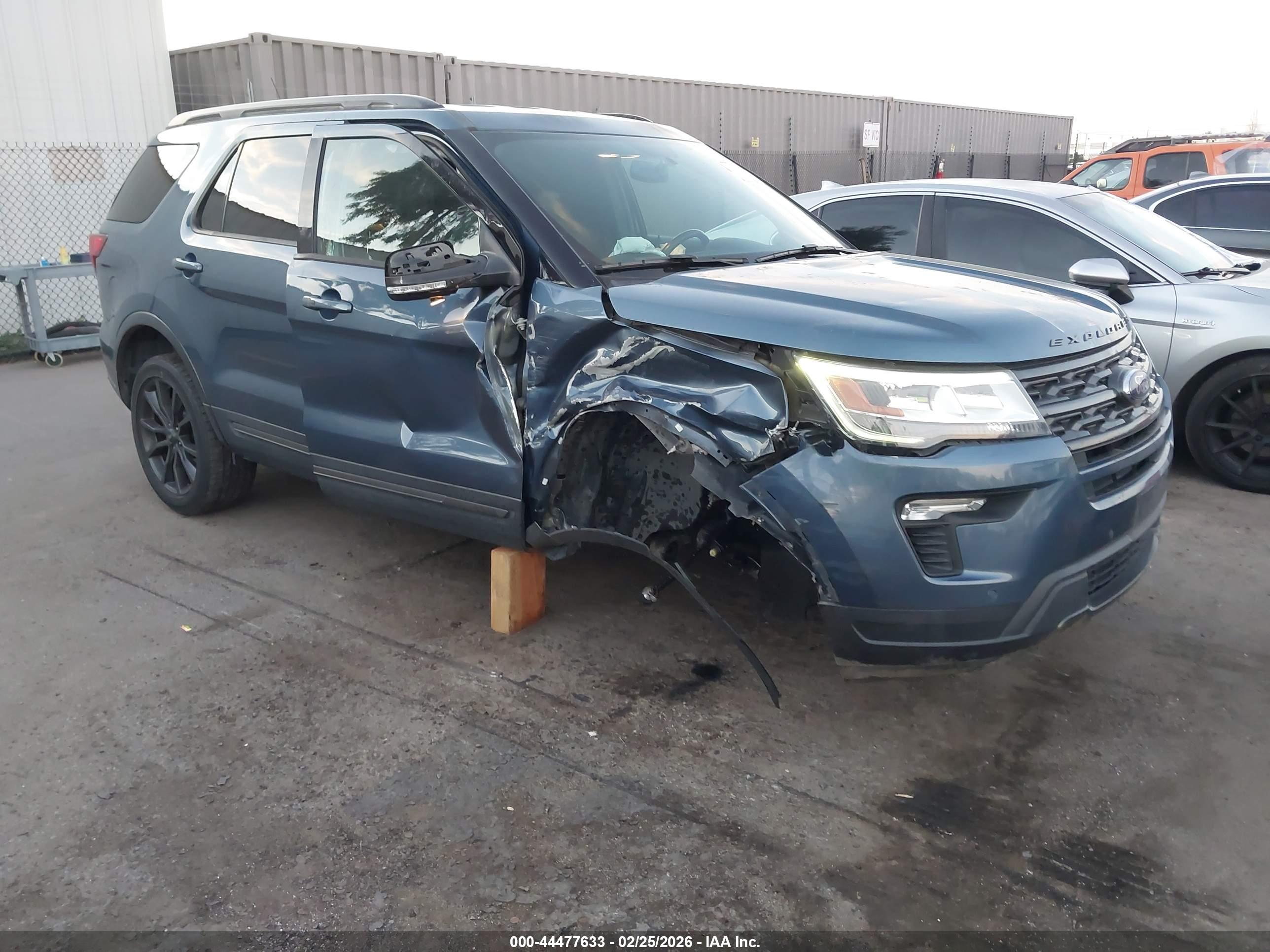 FORD EXPLORER image 6