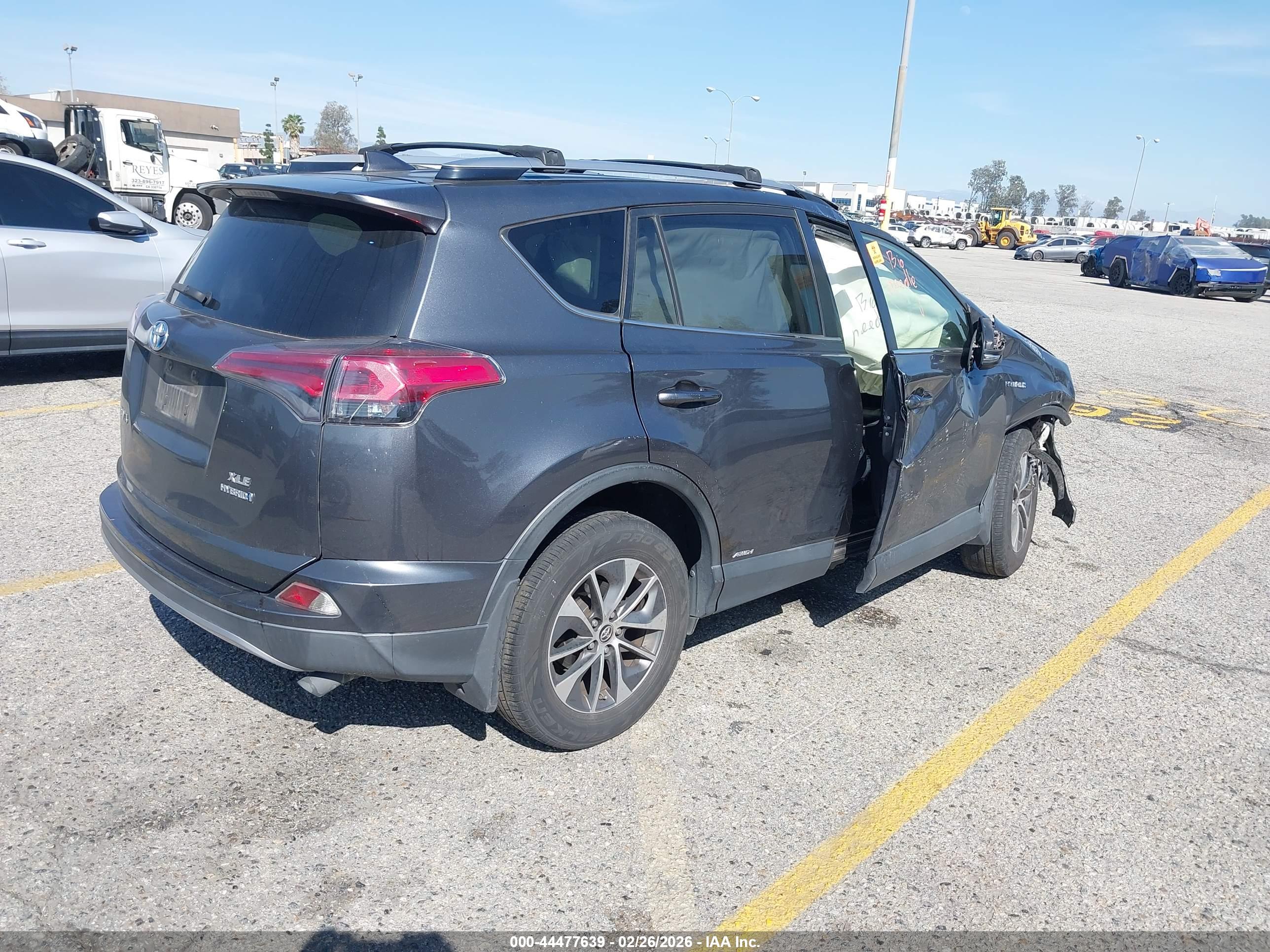 TOYOTA RAV4 image 4