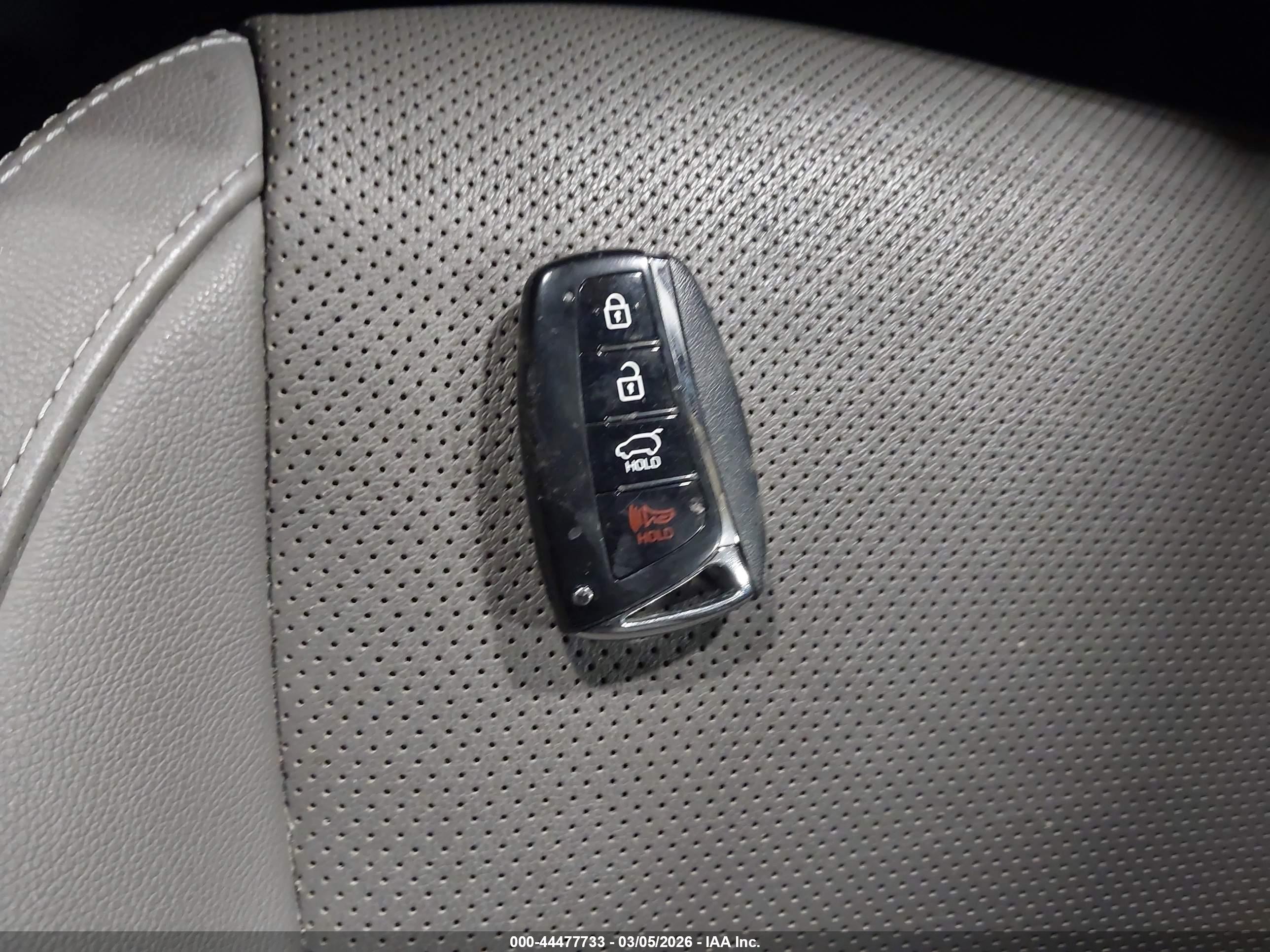 HYUNDAI SANTA image 11