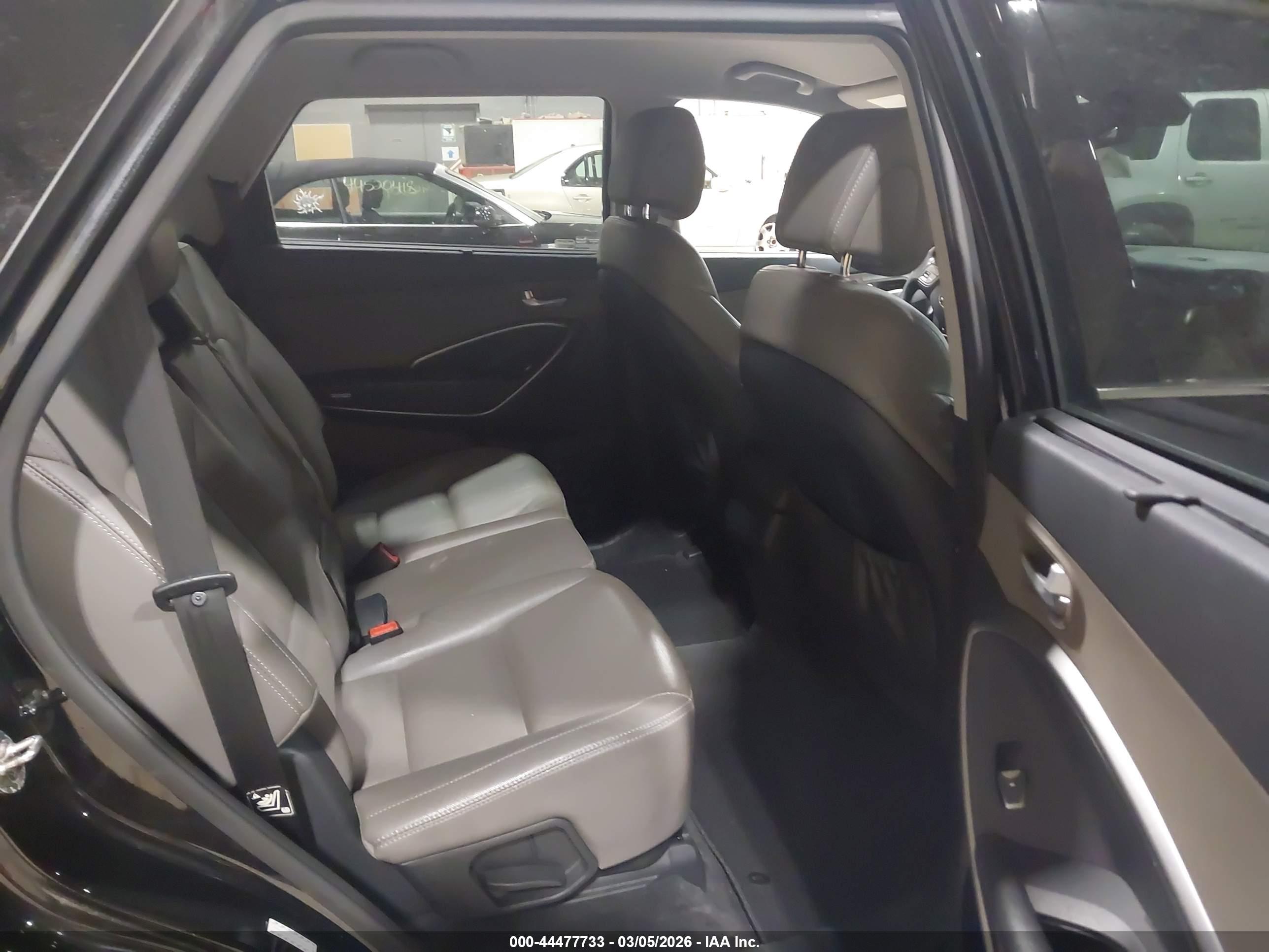 HYUNDAI SANTA image 8