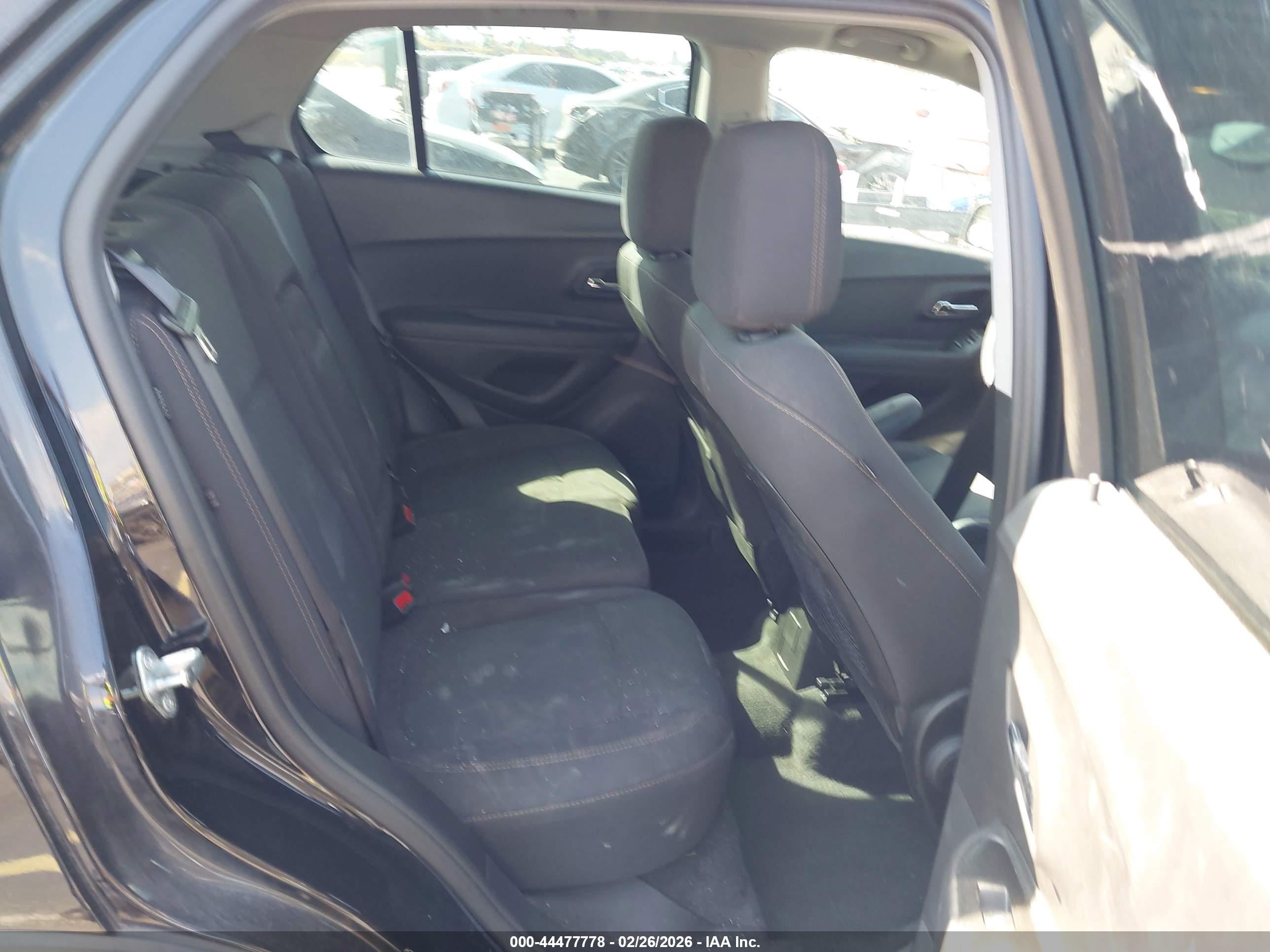 CHEVROLET TRAX image 8