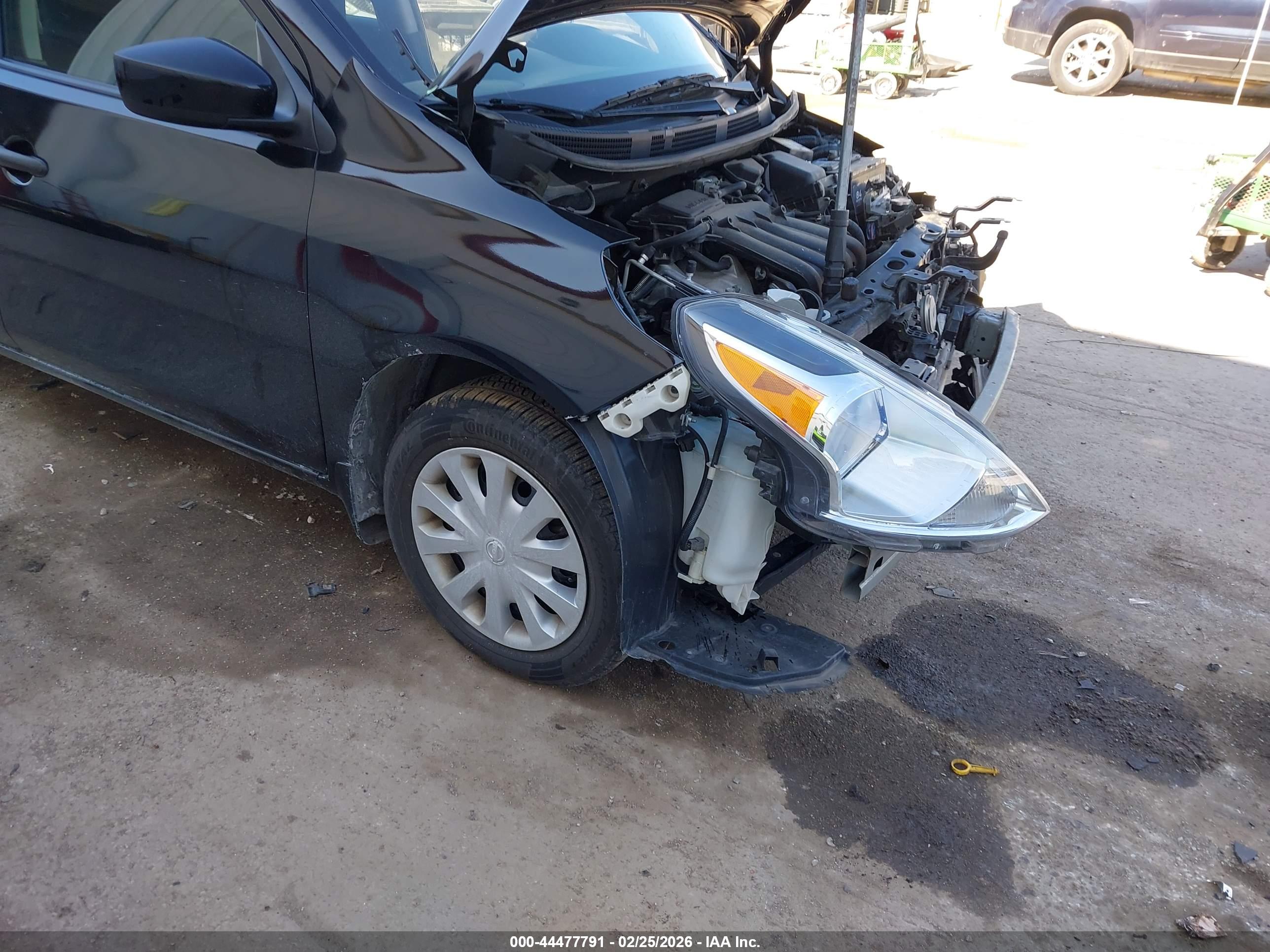 NISSAN VERSA image 6