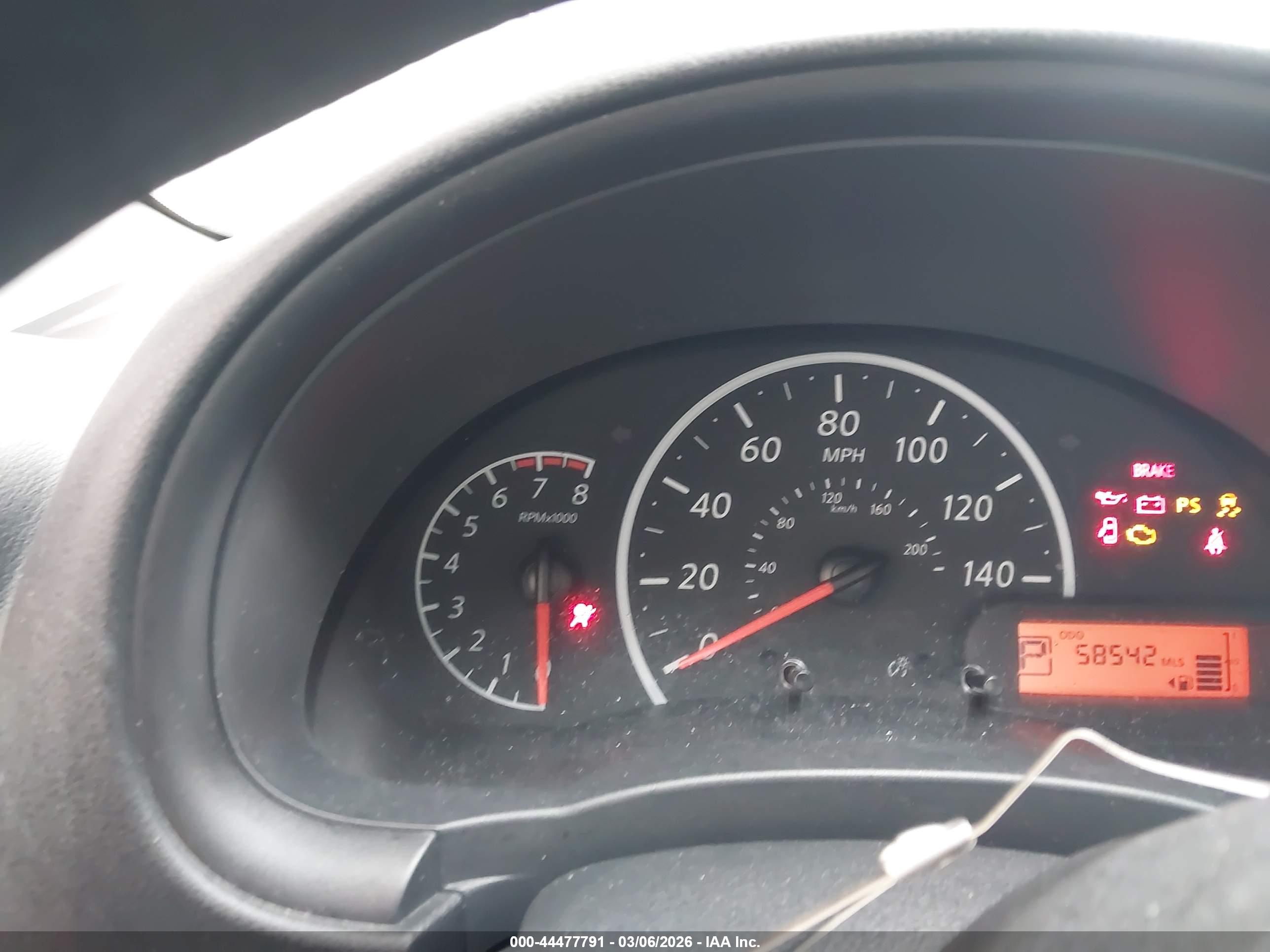 NISSAN VERSA image 7