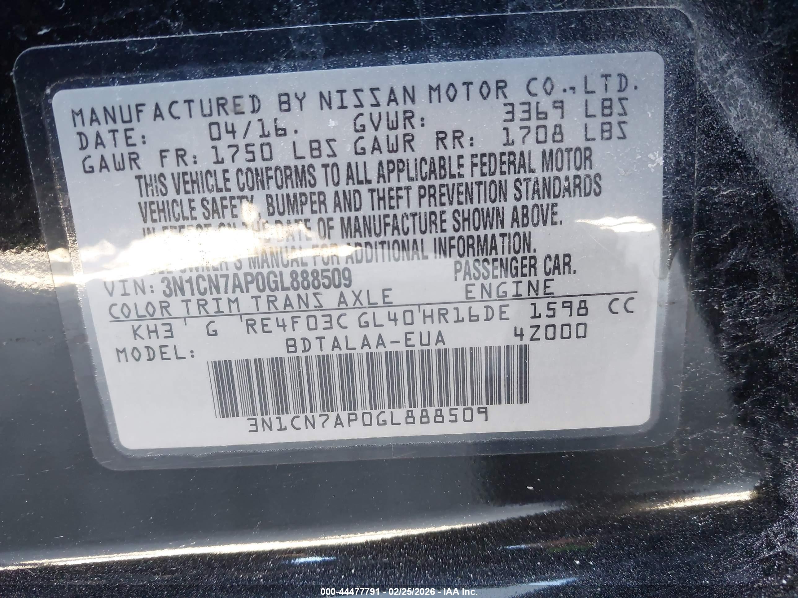 NISSAN VERSA image 9