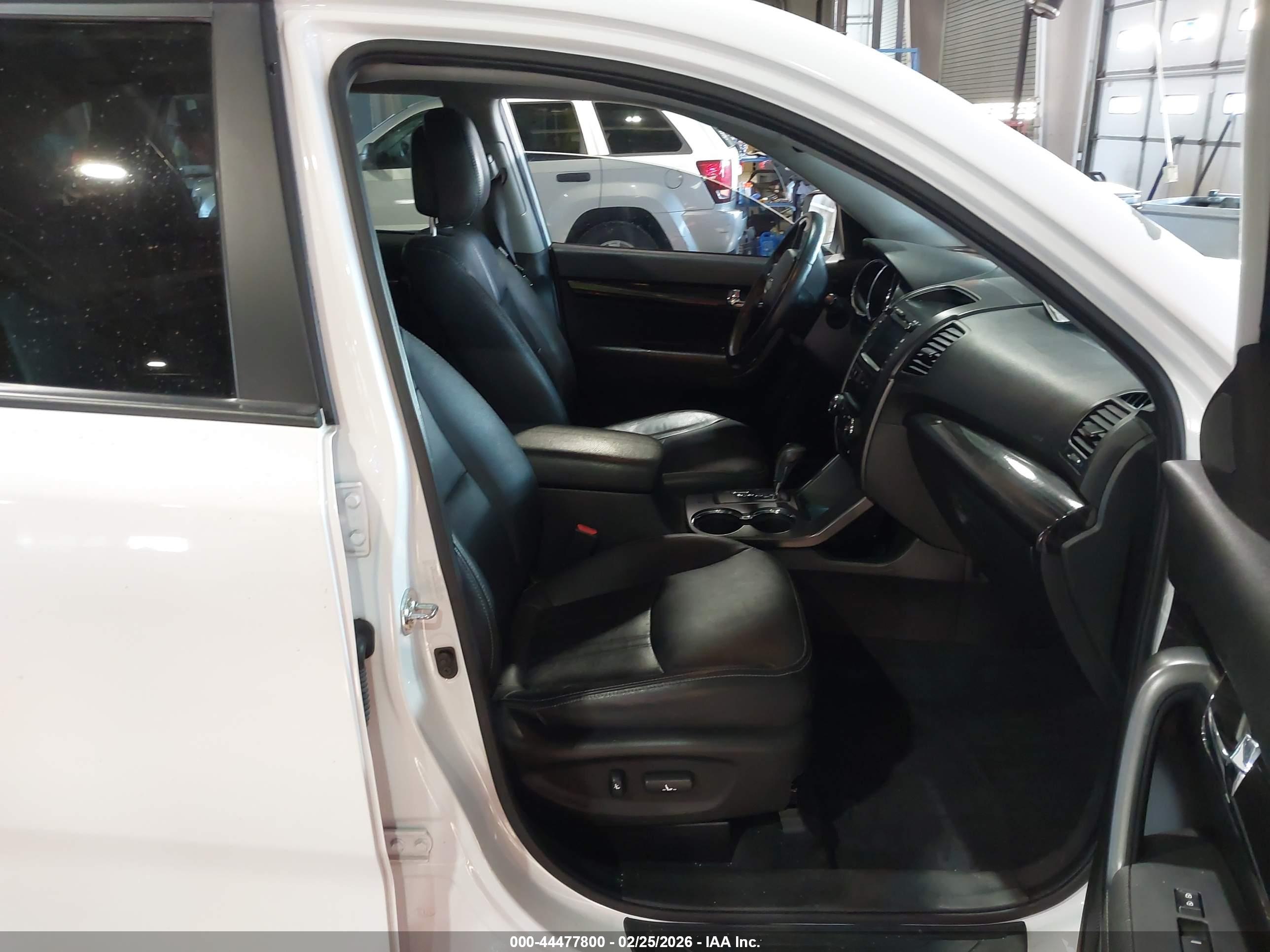 KIA SORENTO image 5
