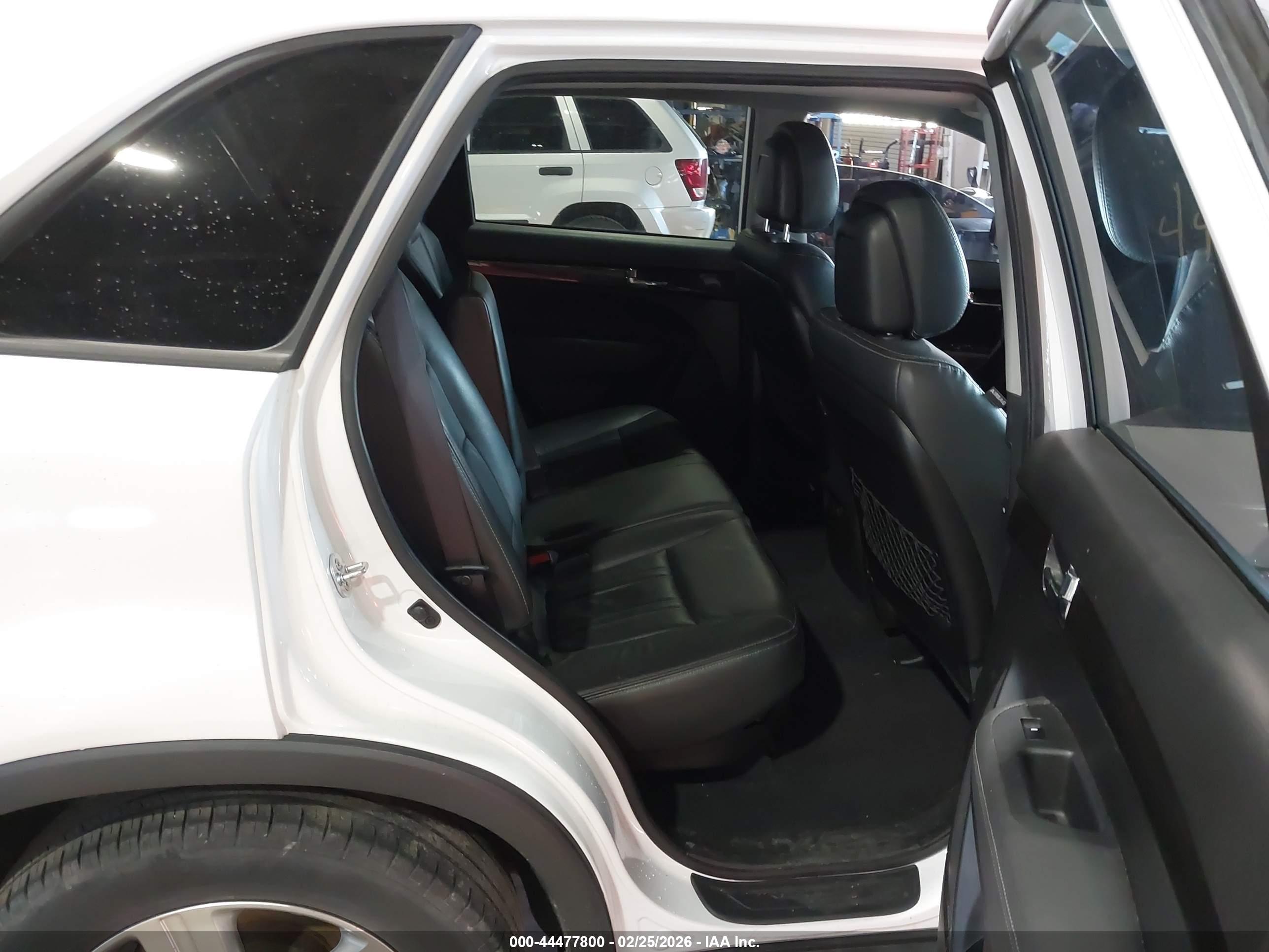 KIA SORENTO image 8