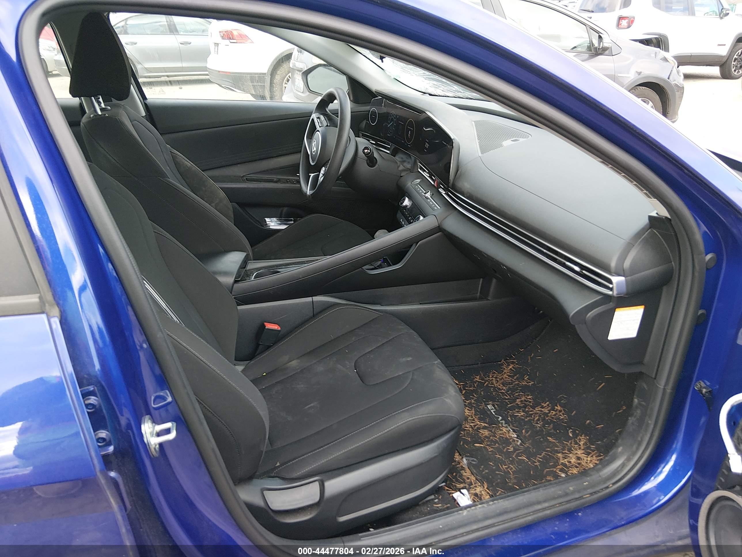 HYUNDAI ELANTRA image 5