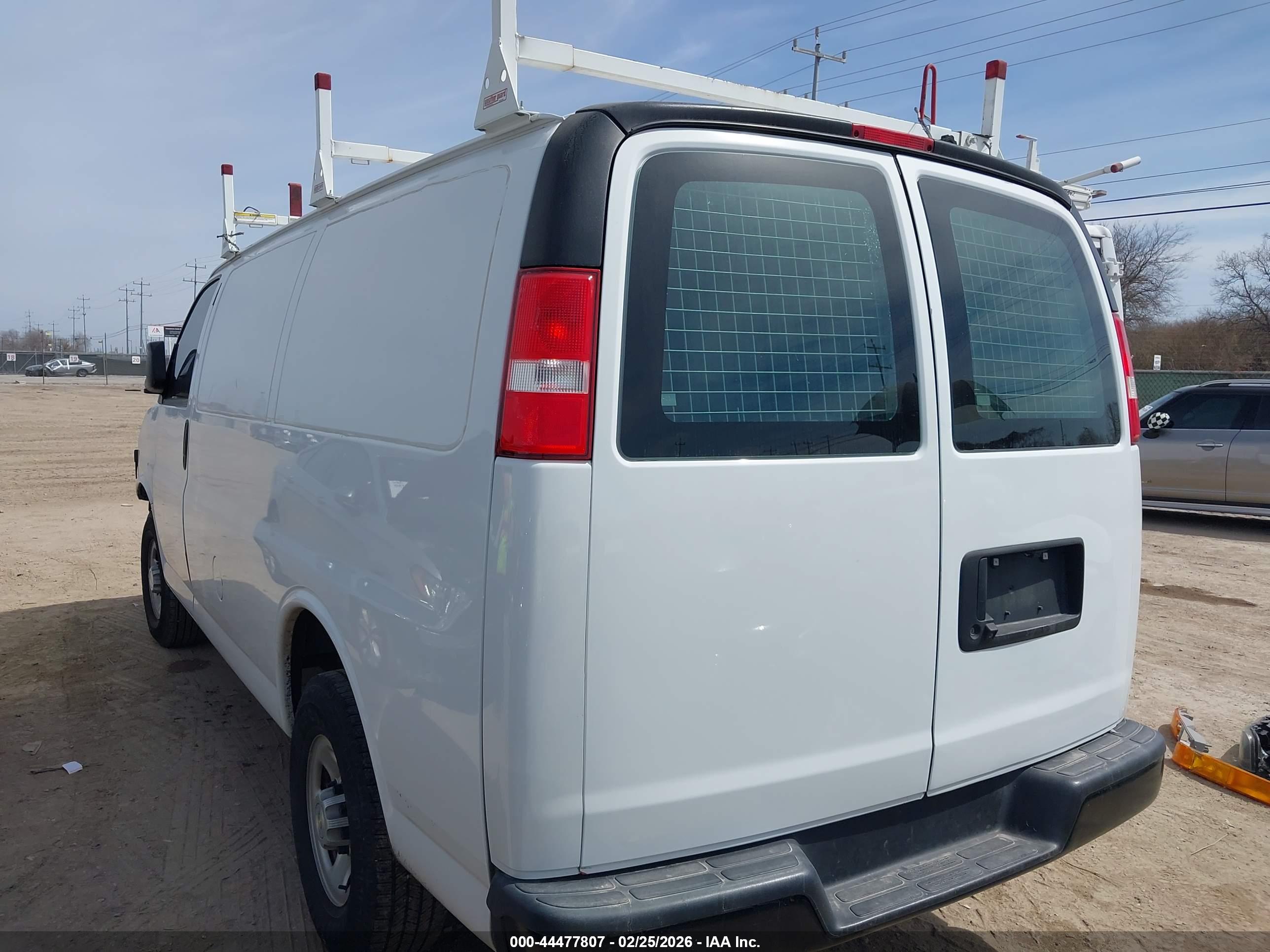 CHEVROLET EXPRESS image 3