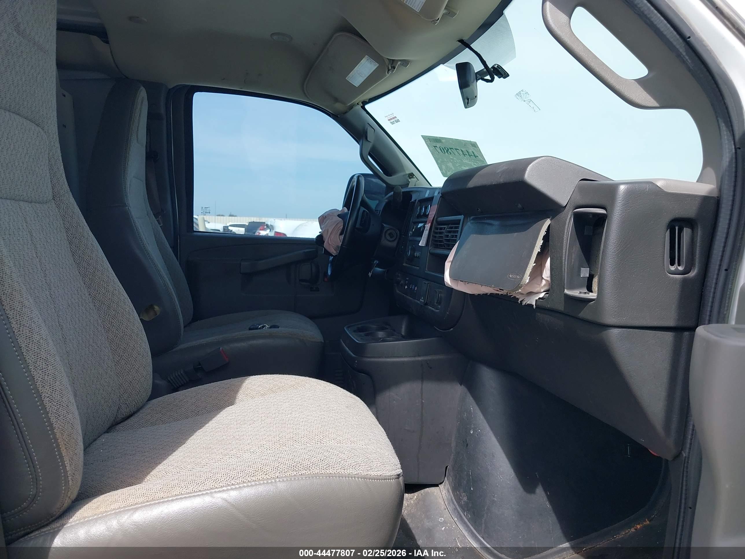 CHEVROLET EXPRESS image 5