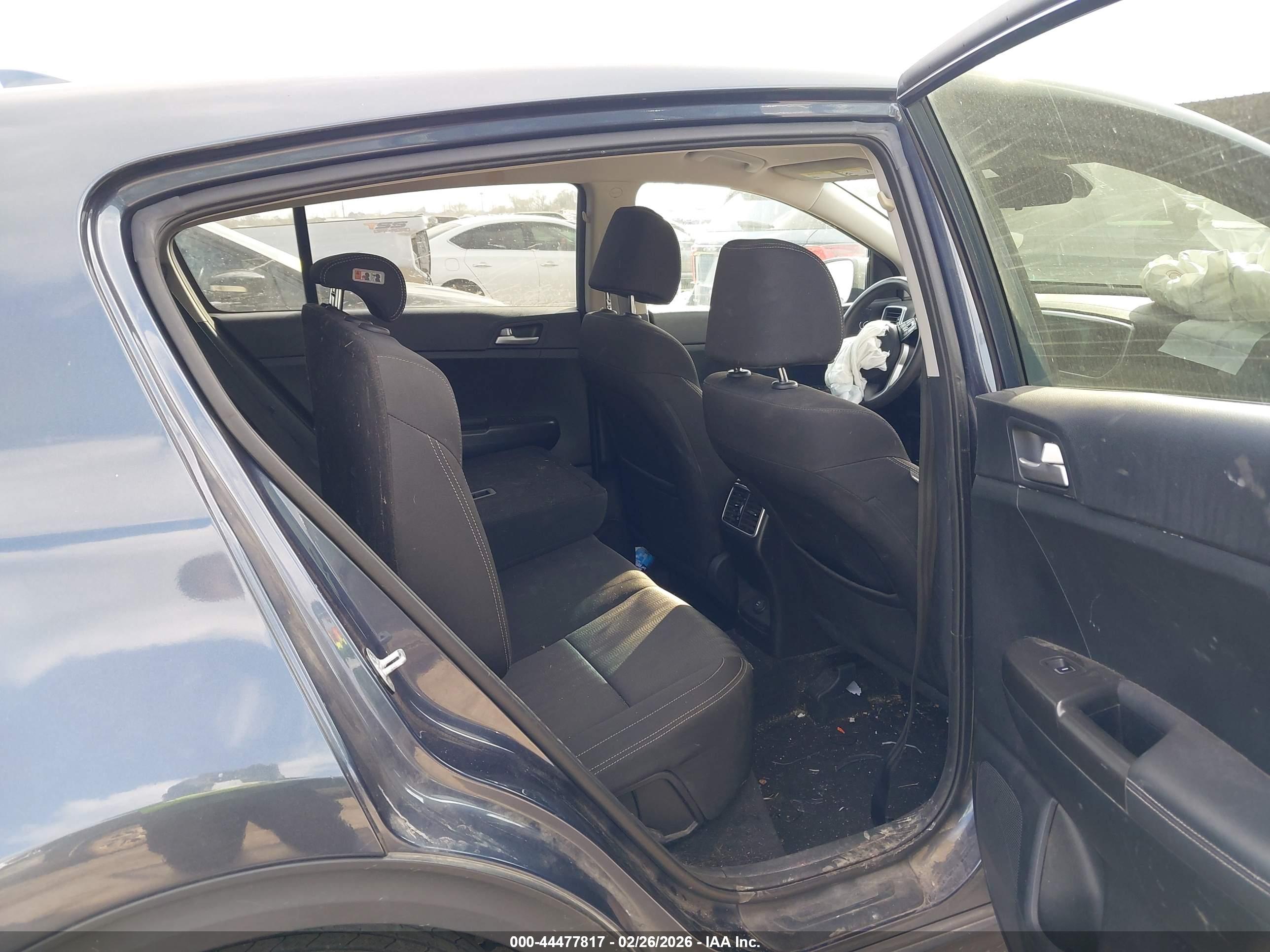 KIA SPORTAGE image 8