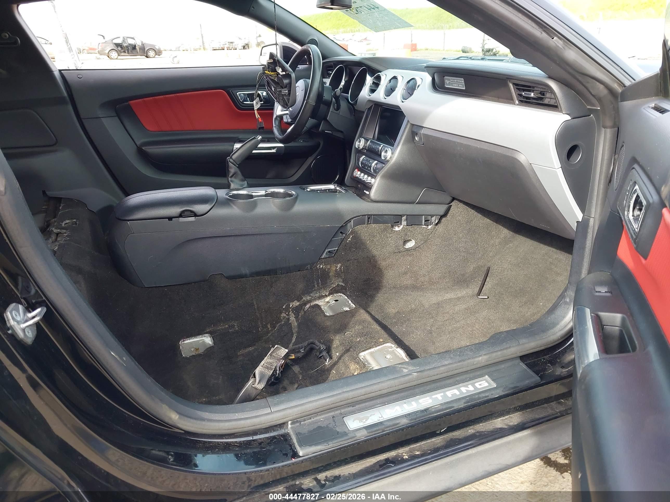FORD MUSTANG image 5
