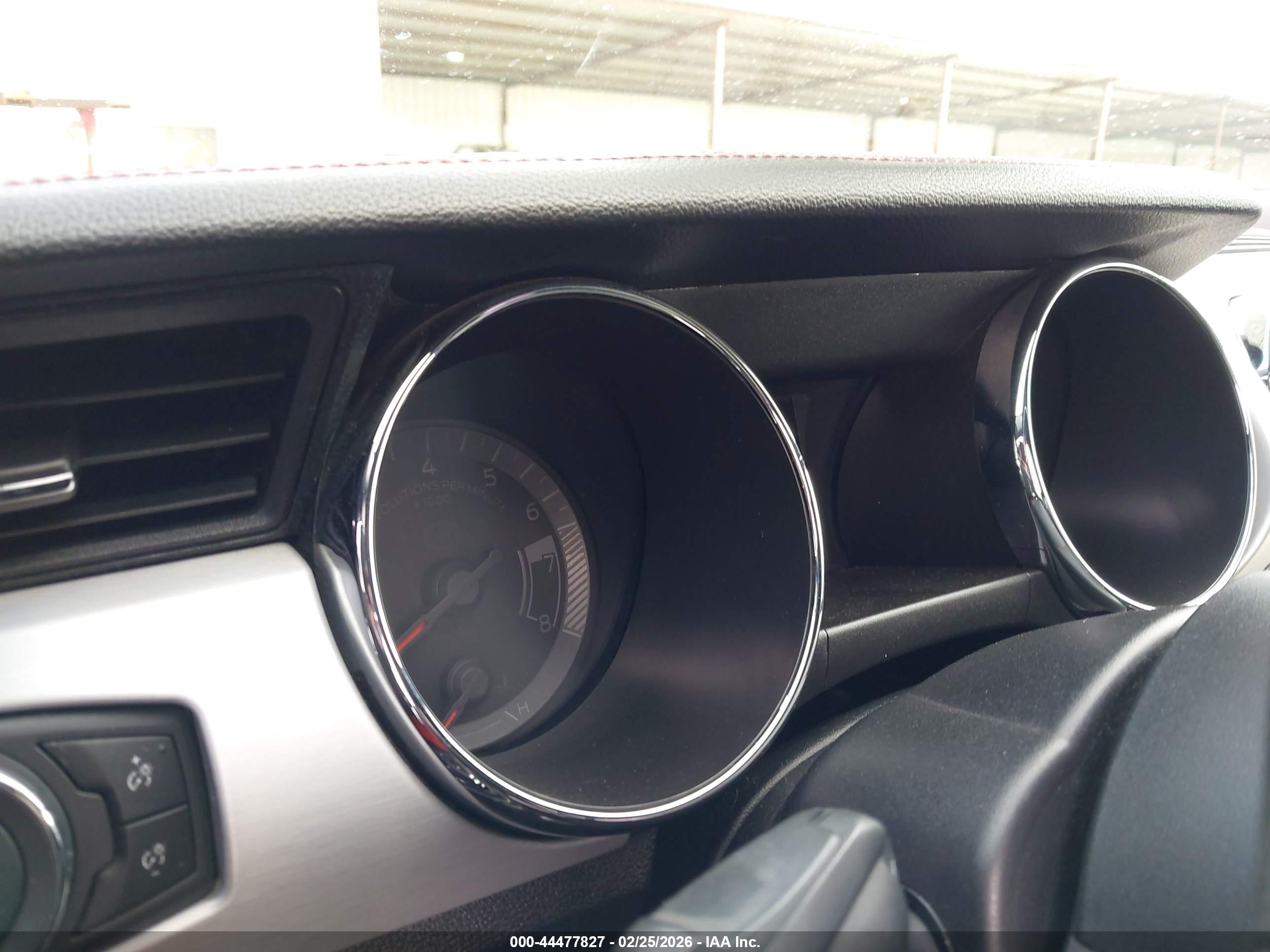FORD MUSTANG image 7