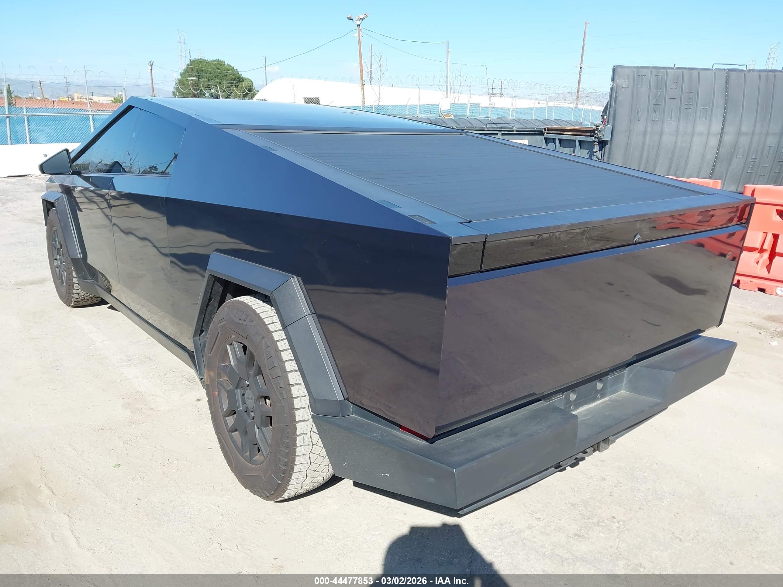 TESLA CYBERTRUCK image 3
